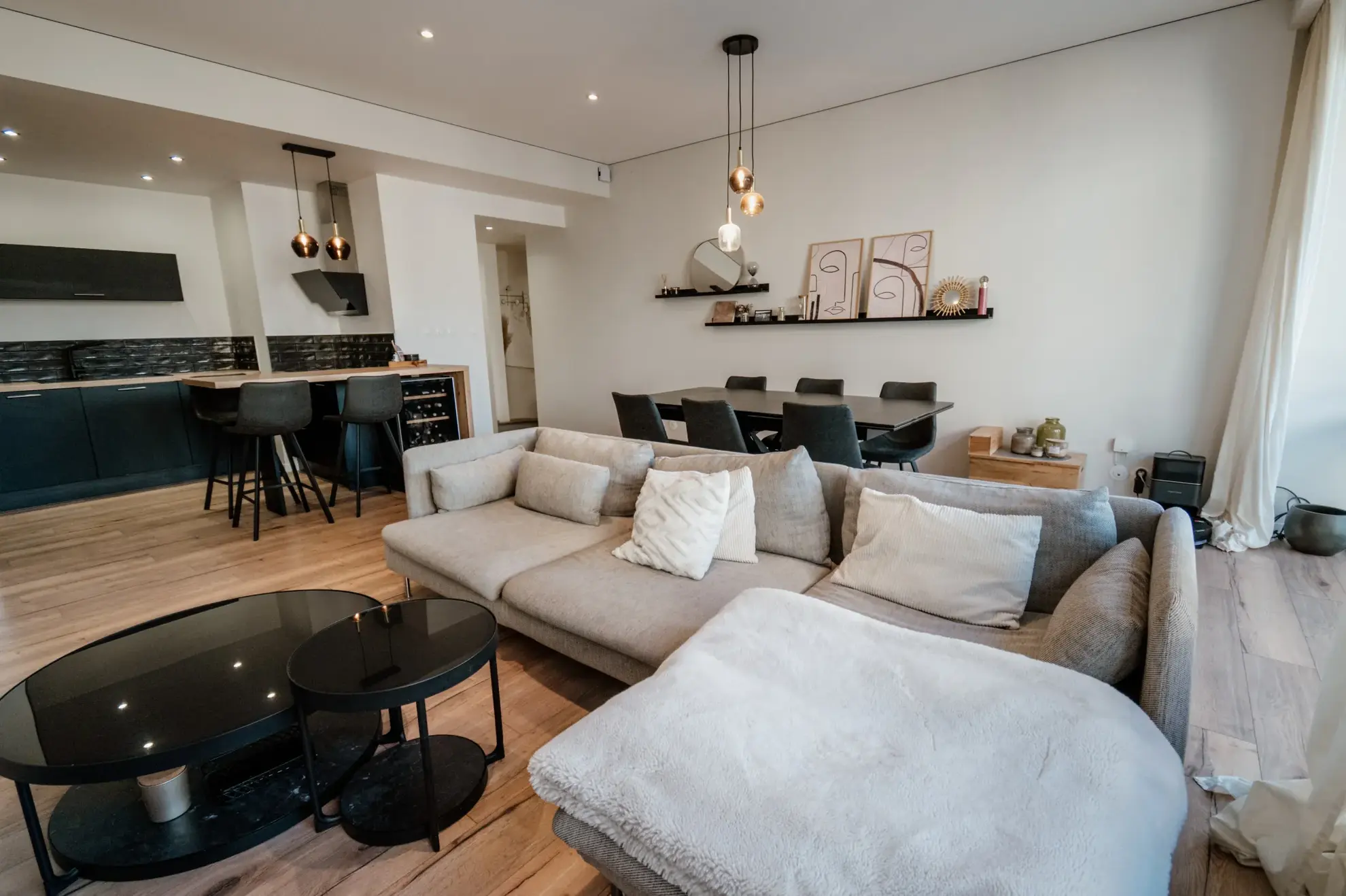 Appartement 4 pièces rénové à Pontarlier Centre-ville avec box 