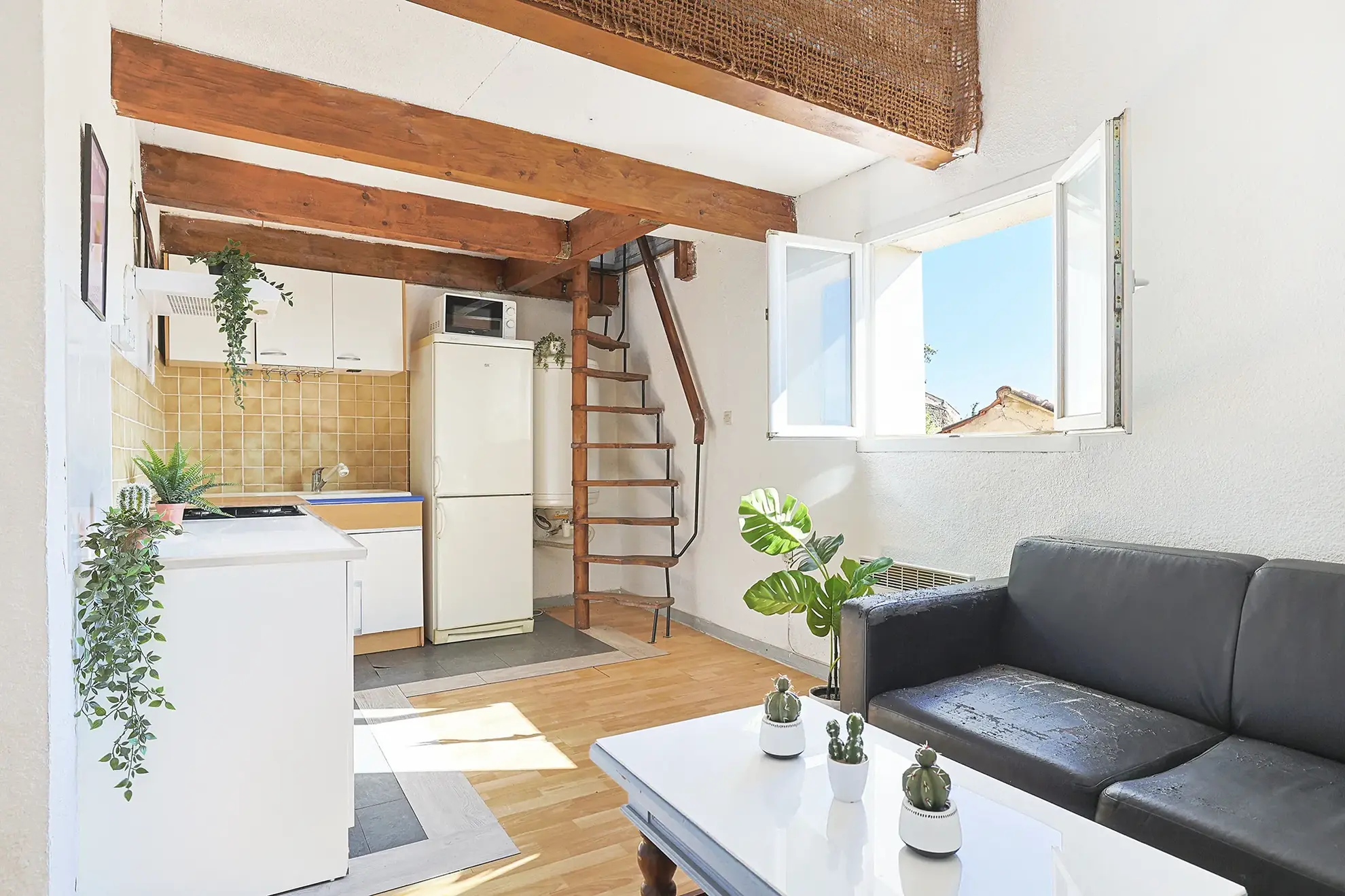 Appartement duplex T3 de 43 m² avec vue imprenable à Pierrefeu-du-Var 