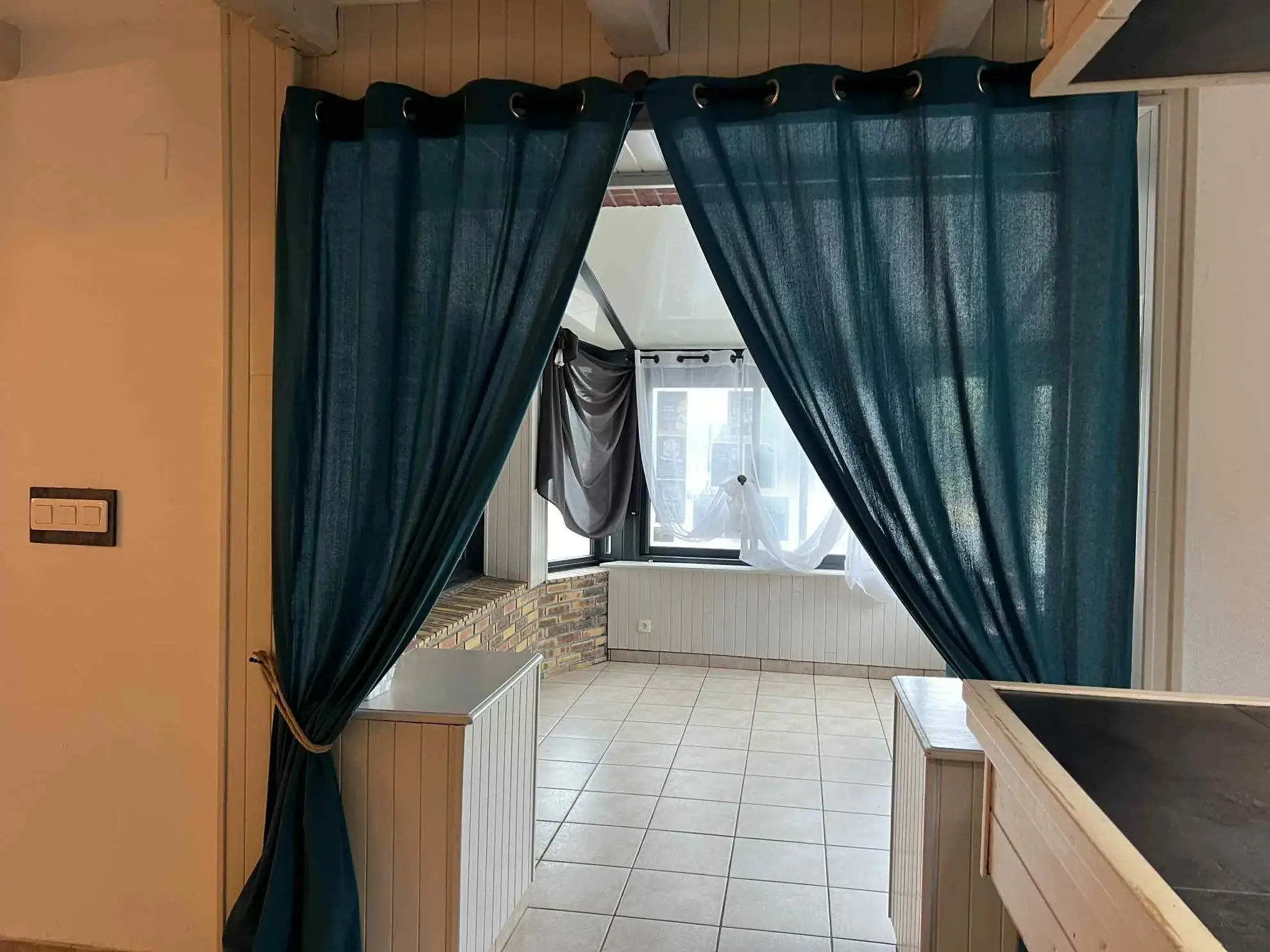 À vendre propriété en pierre avec restaurant et appartement à Loyat, proche forêt de Brocéliande 