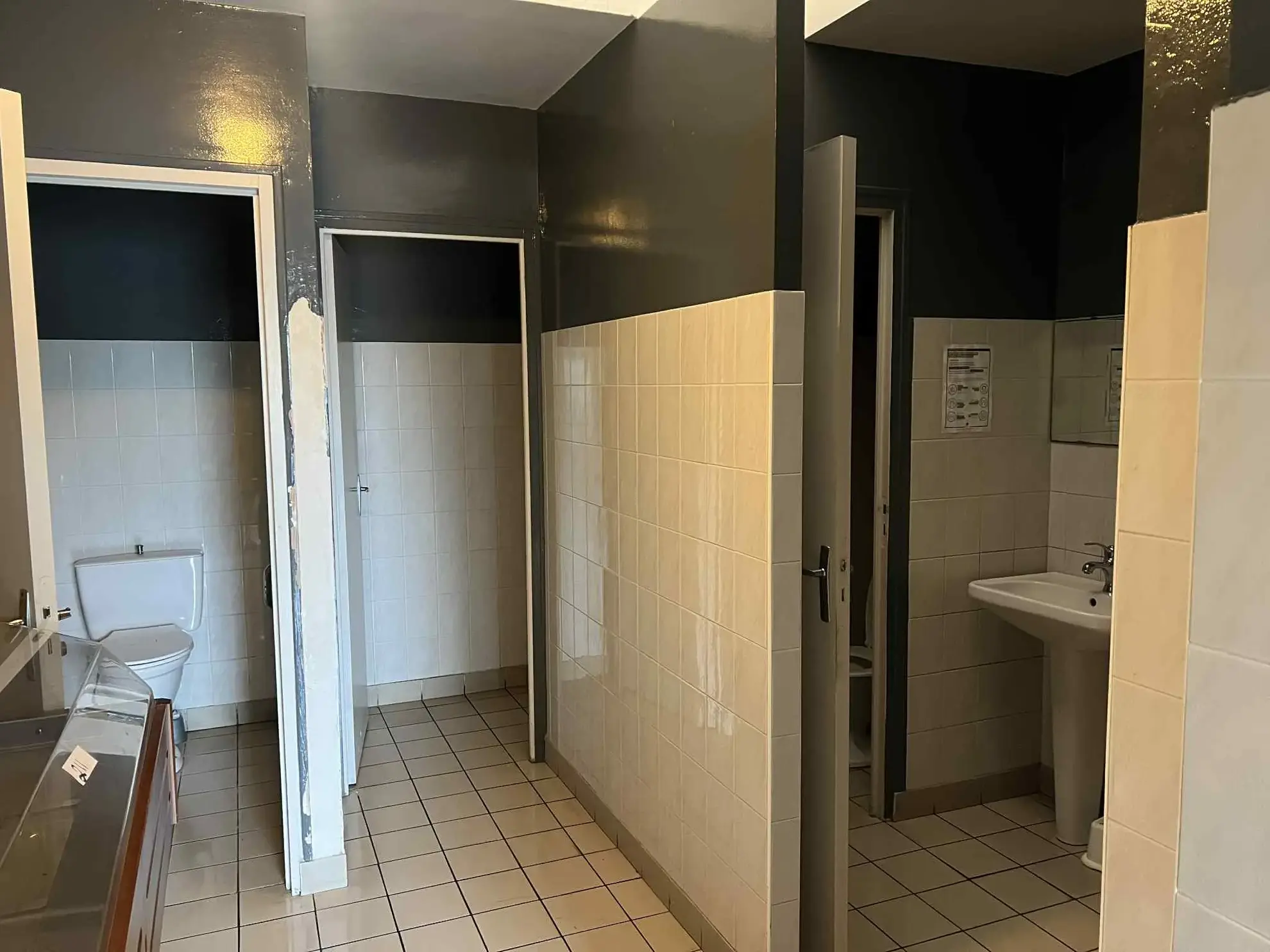 À vendre propriété en pierre avec restaurant et appartement à Loyat, proche forêt de Brocéliande 