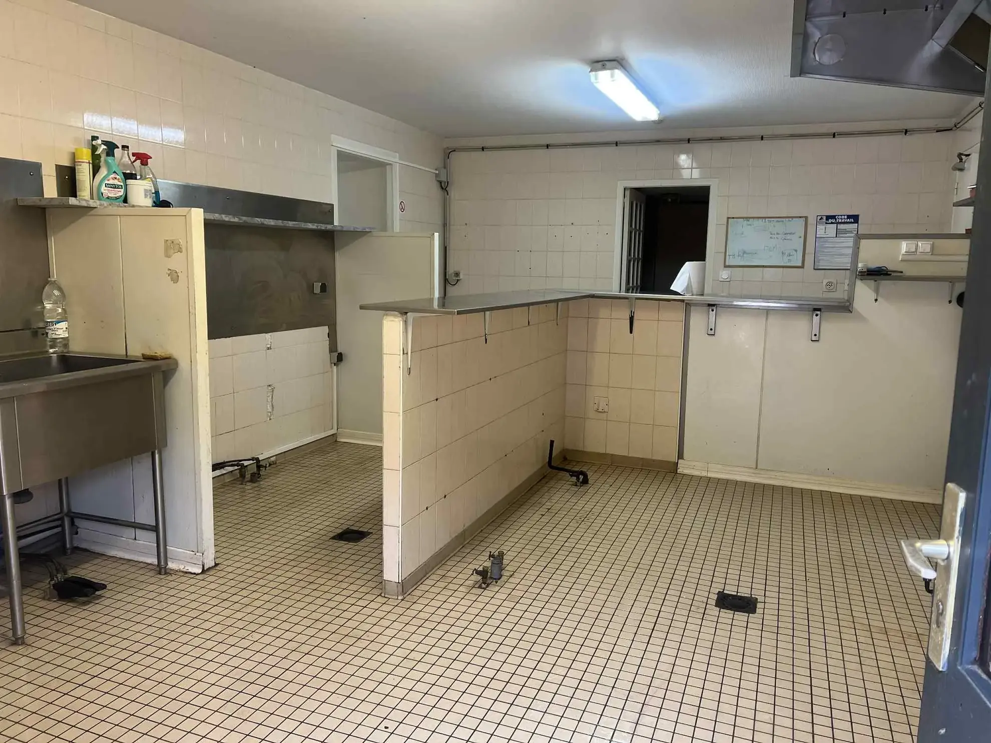 À vendre propriété en pierre avec restaurant et appartement à Loyat, proche forêt de Brocéliande 