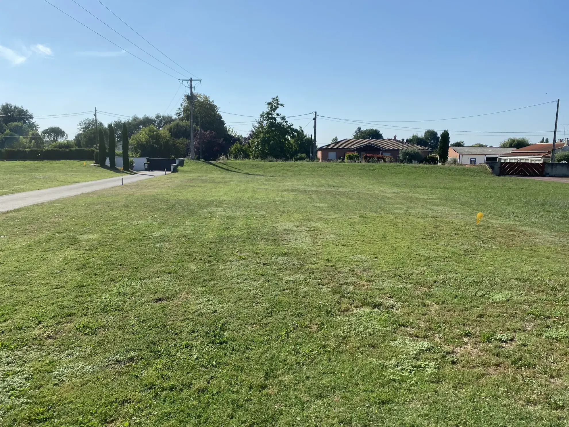 Terrain constructible de 600 m² à Bessières, proche commodités 