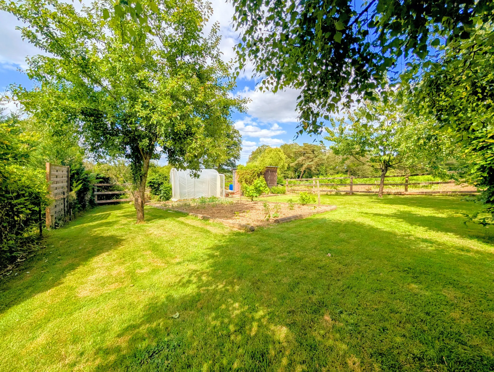 Maison de plain-pied à Guer avec 3 chambres et terrain clos 