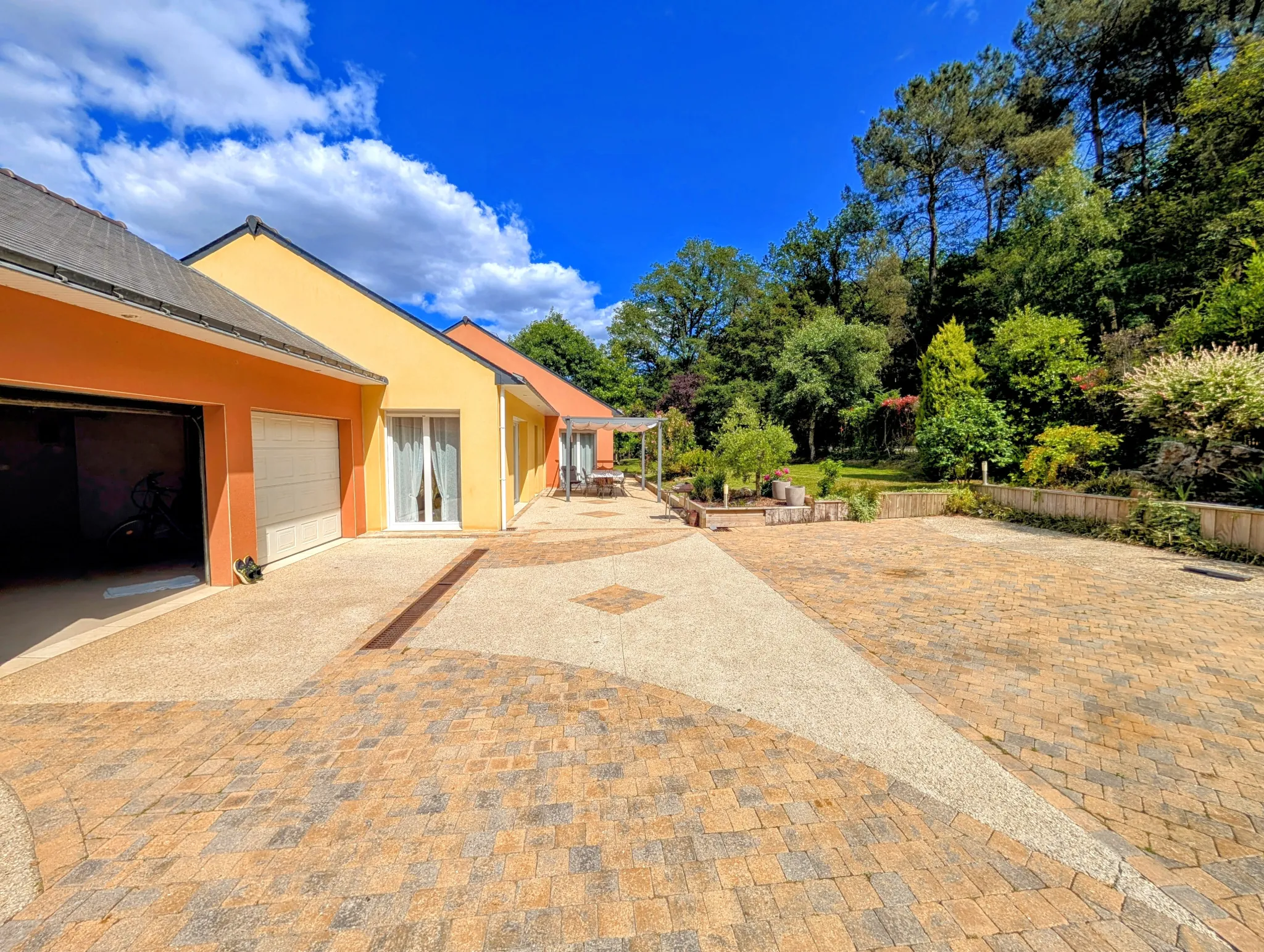 Maison de plain-pied à Guer avec 3 chambres et terrain clos 