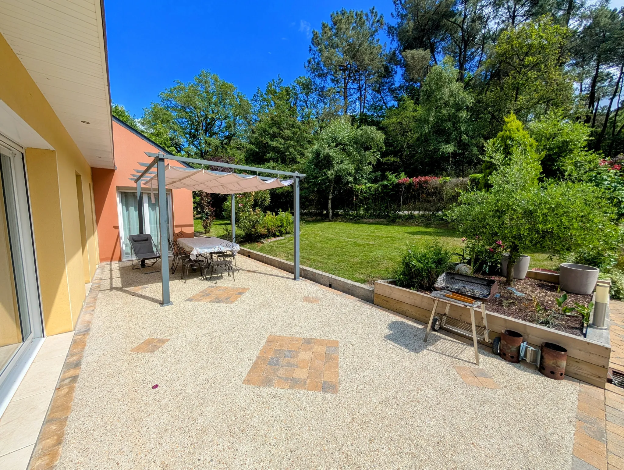 Maison de plain-pied à Guer avec 3 chambres et terrain clos 