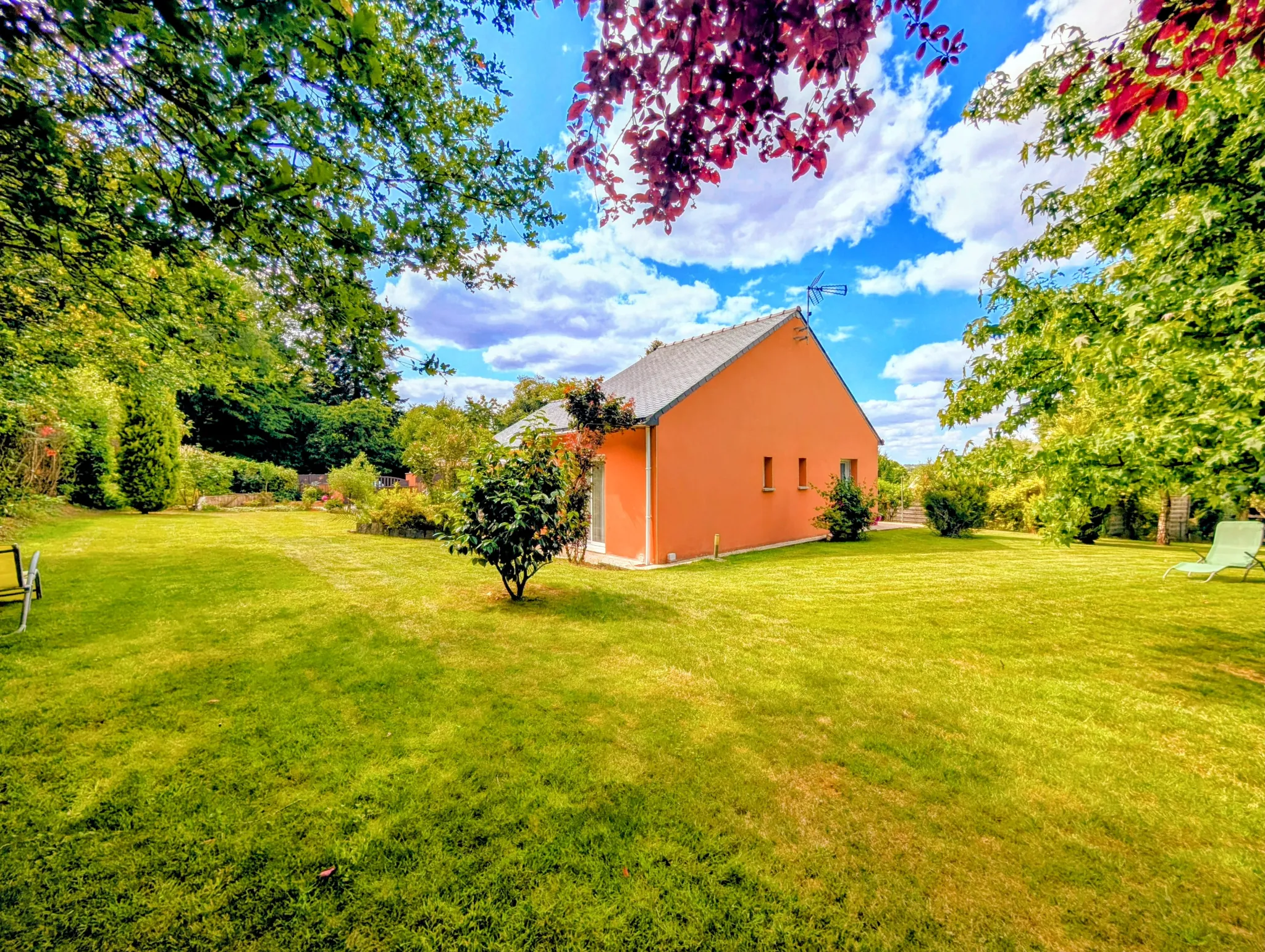 Maison de plain-pied à Guer avec 3 chambres et terrain clos 