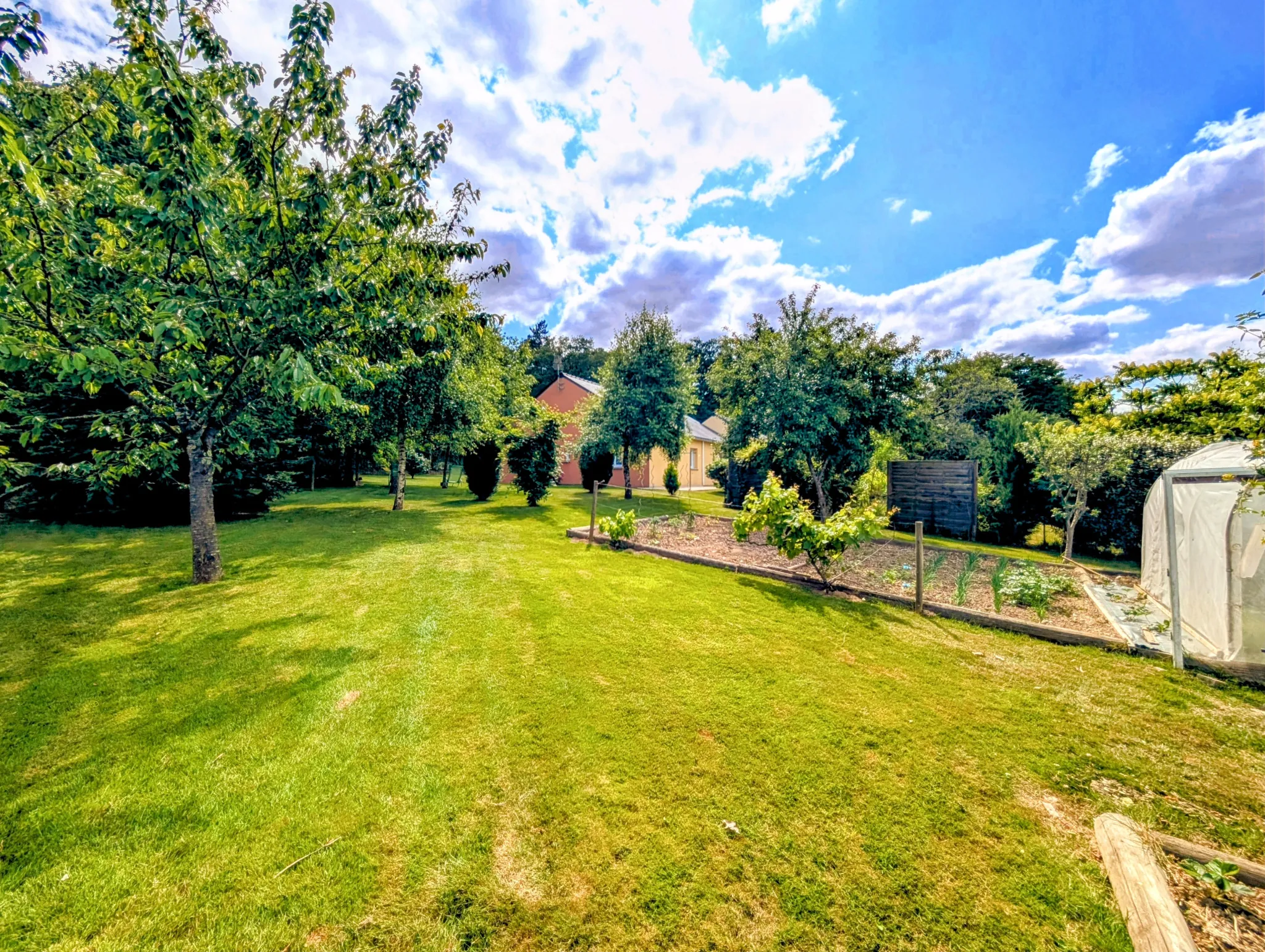 Maison de plain-pied à Guer avec 3 chambres et terrain clos 