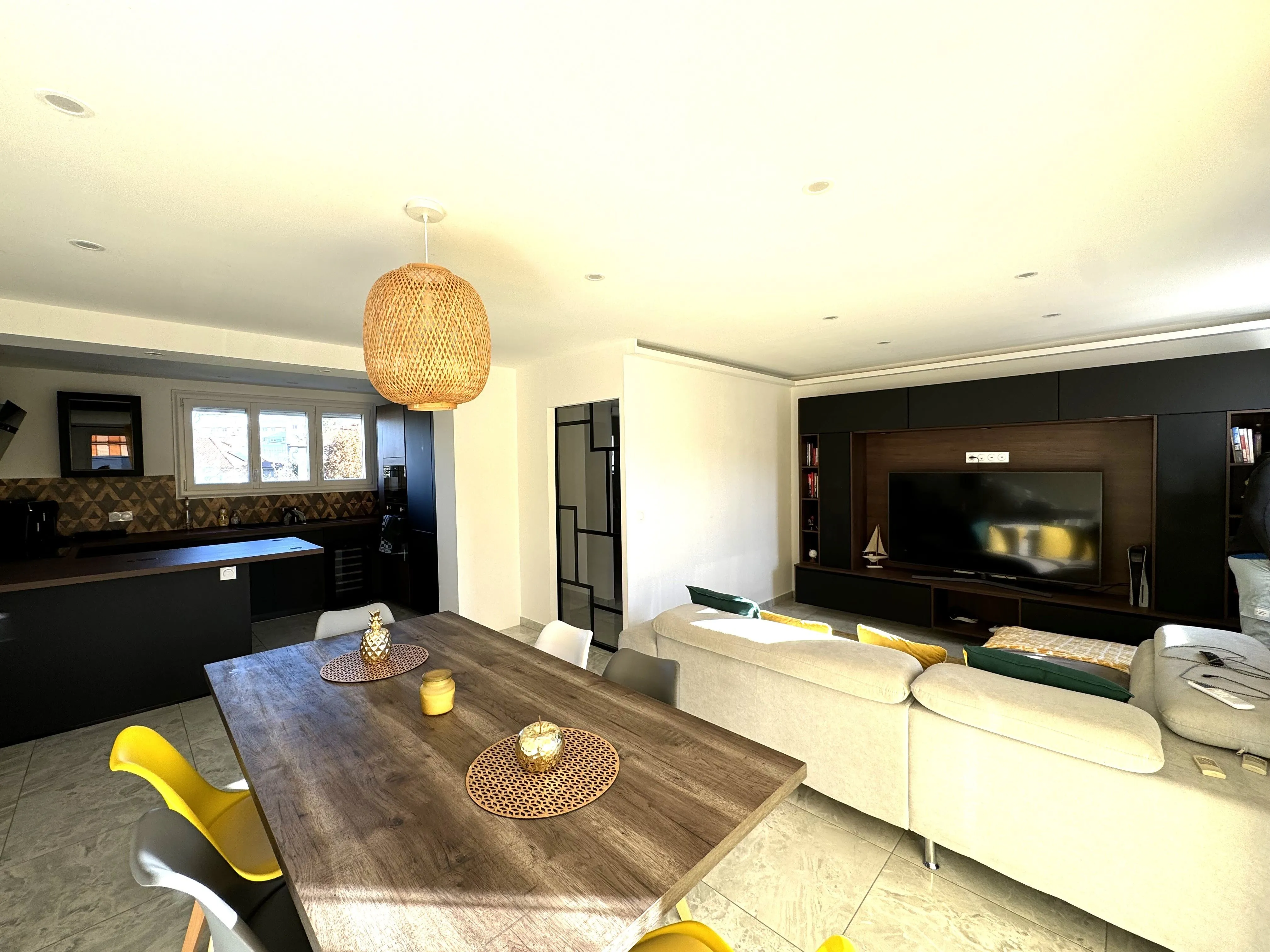 Villa rénovée à Mably de 110 m² avec terrain clos et garage 