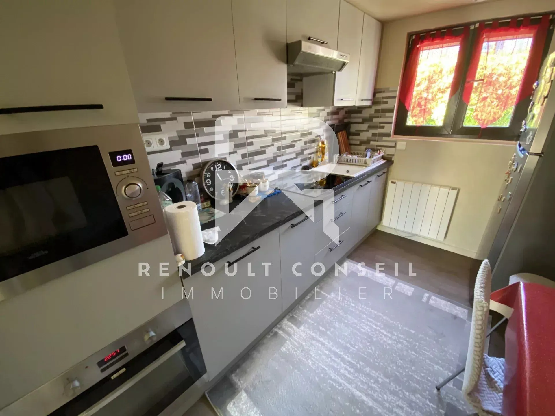 Charmante maison de 81 m² avec jardin et garage à Franqueville-Saint-Pierre 