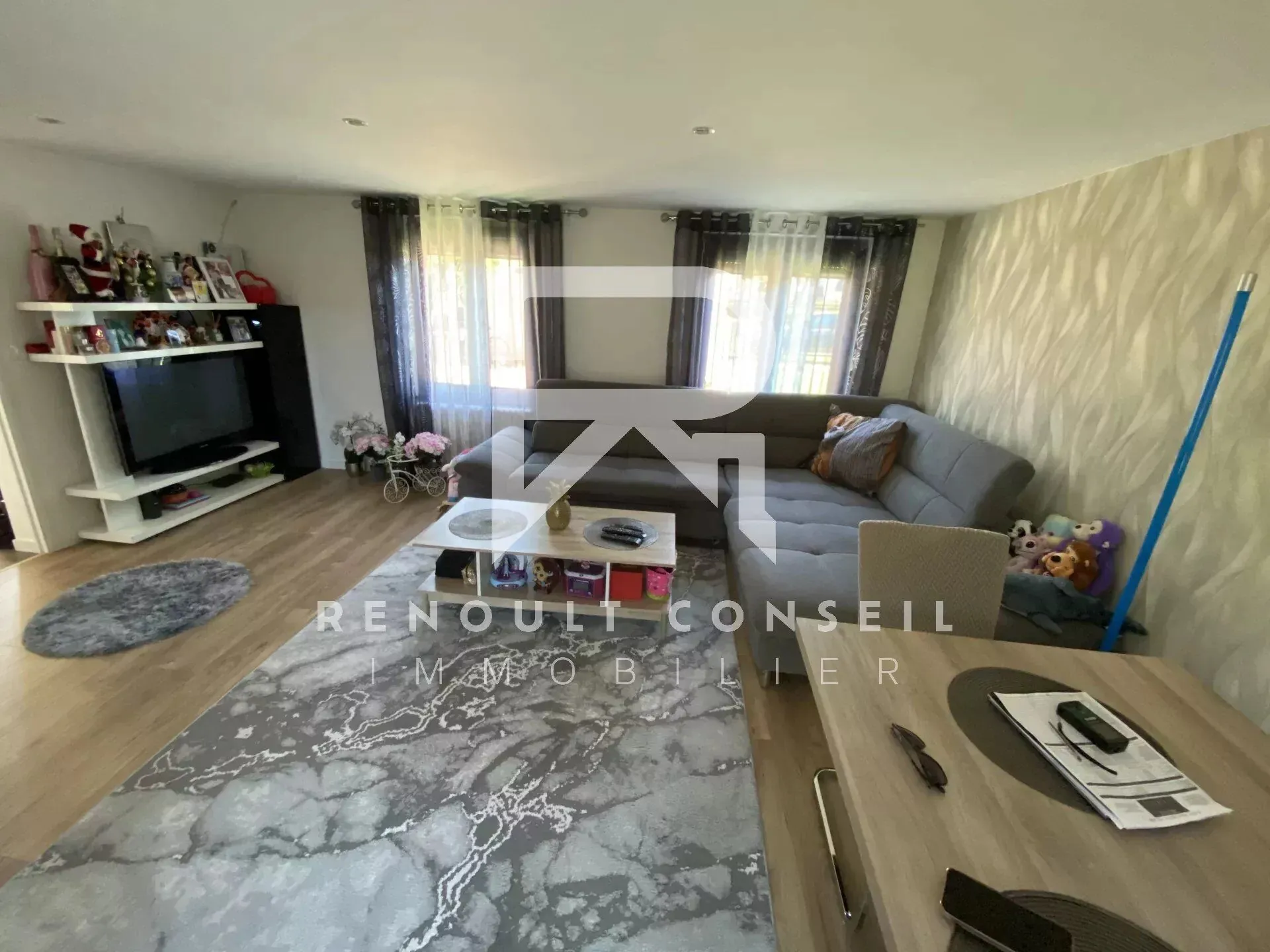 Charmante maison de 81 m² avec jardin et garage à Franqueville-Saint-Pierre 