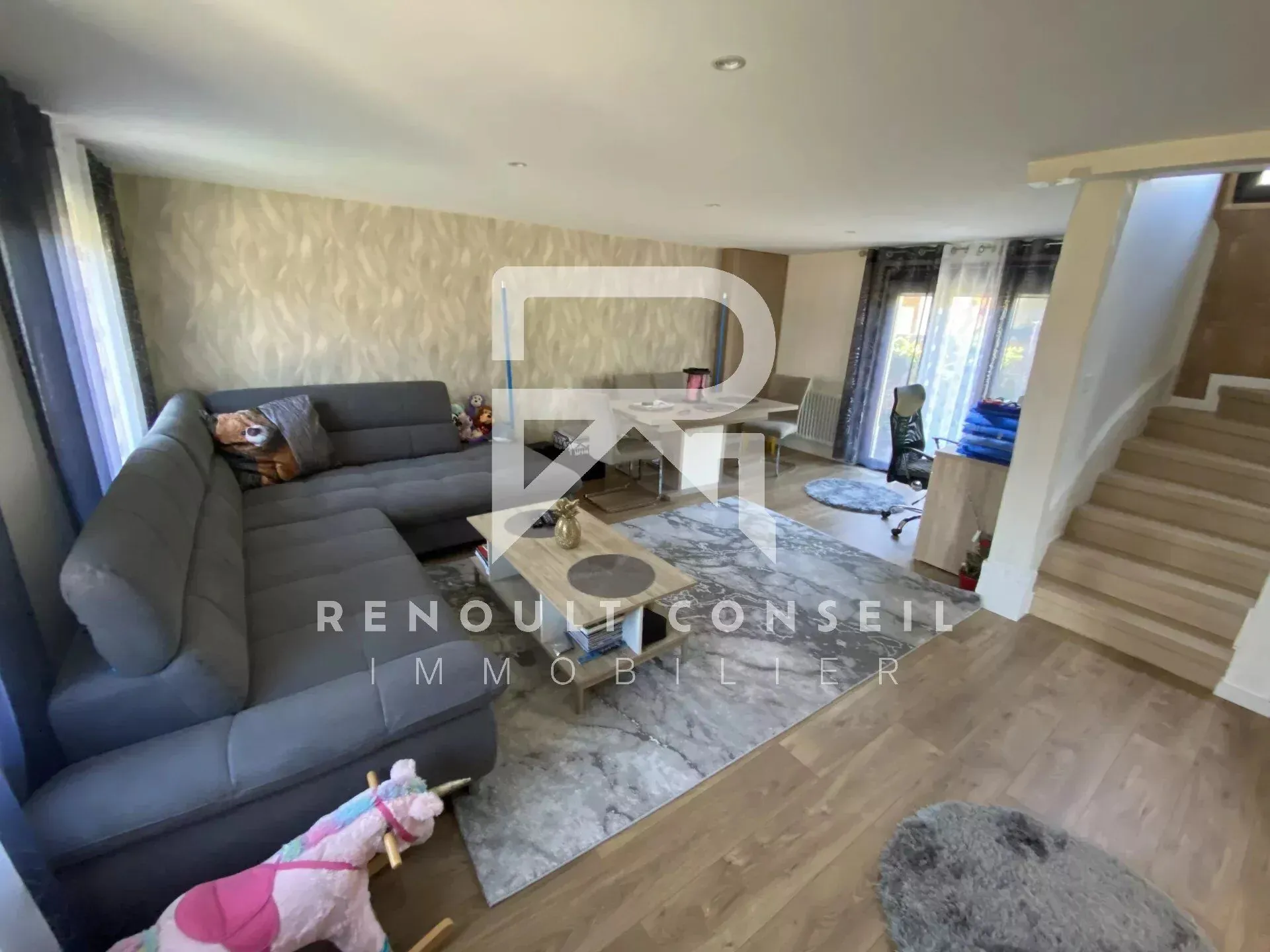 Charmante maison de 81 m² avec jardin et garage à Franqueville-Saint-Pierre 