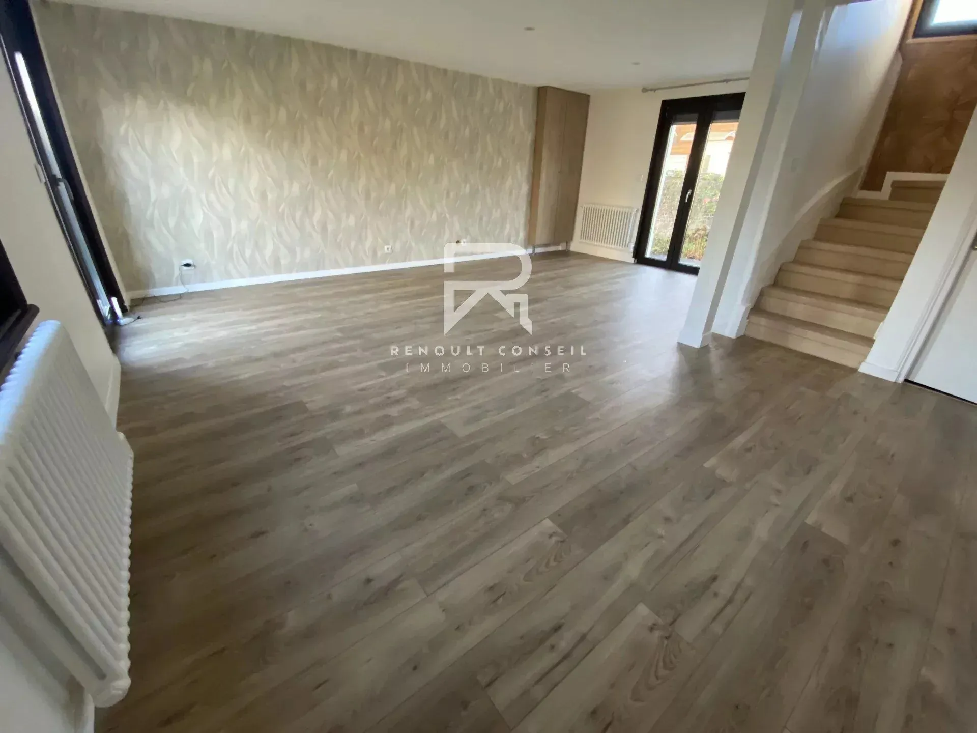 Maison 4 pièces rénovée de 81 m² avec jardin et garage à Franqueville-Saint-Pierre