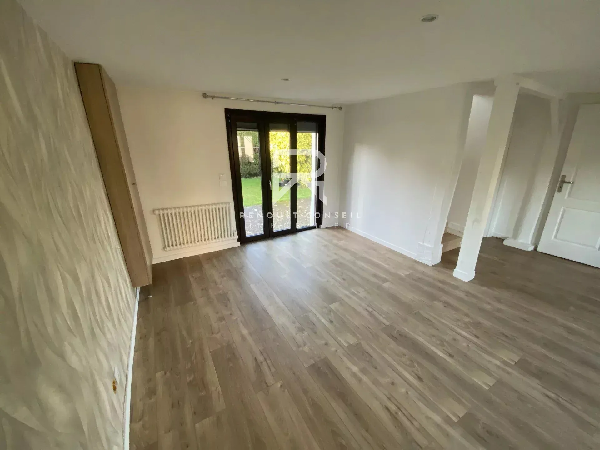 Maison 4 pièces rénovée de 81 m² avec jardin et garage à Franqueville-Saint-Pierre 