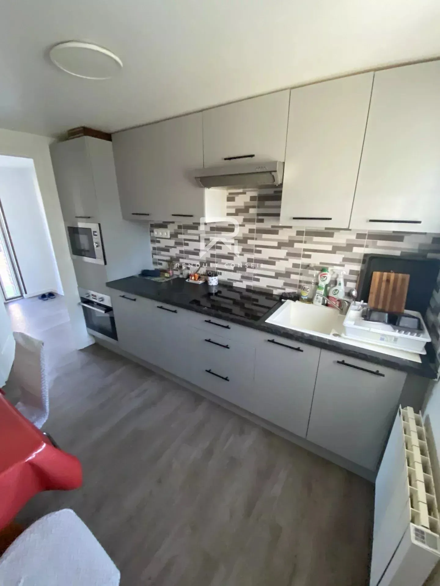 Maison 4 pièces rénovée de 81 m² avec jardin et garage à Franqueville-Saint-Pierre 