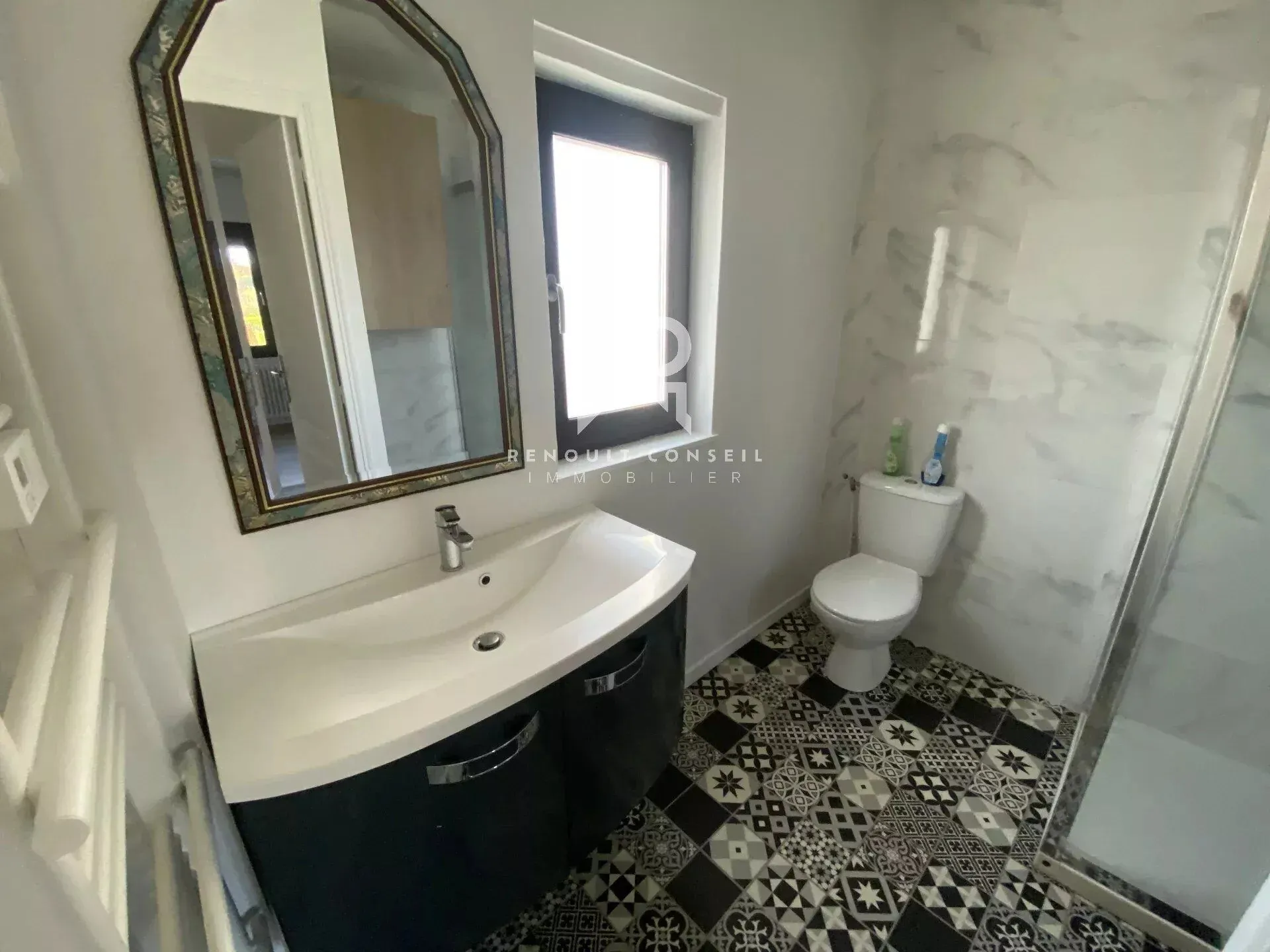 Maison 4 pièces rénovée de 81 m² avec jardin et garage à Franqueville-Saint-Pierre 