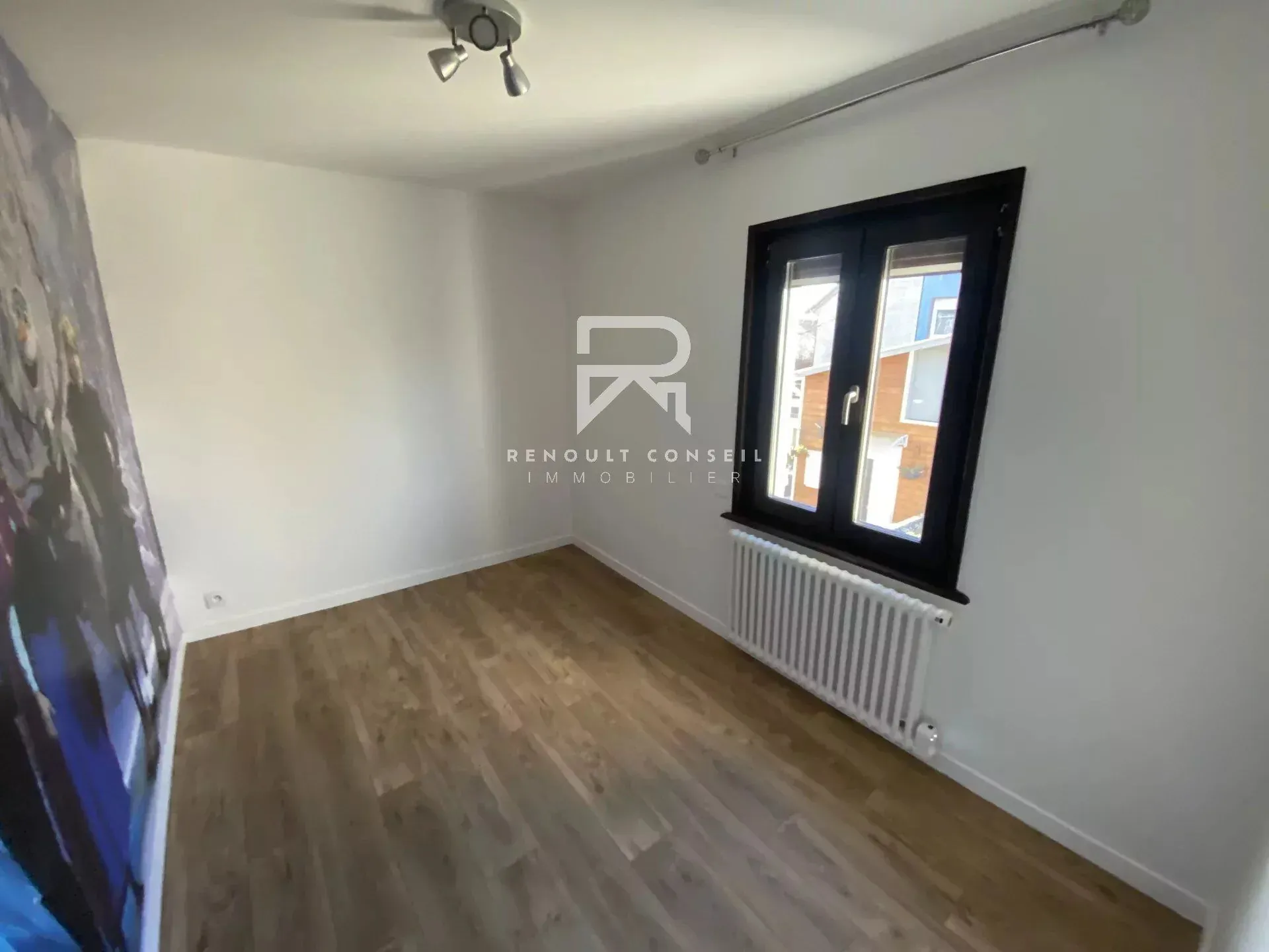 Maison 4 pièces rénovée de 81 m² avec jardin et garage à Franqueville-Saint-Pierre 