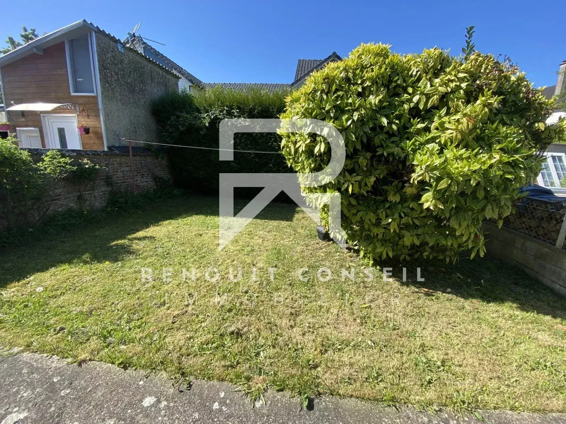 Maison 4 pièces rénovée de 81 m² avec jardin et garage à Franqueville-Saint-Pierre 