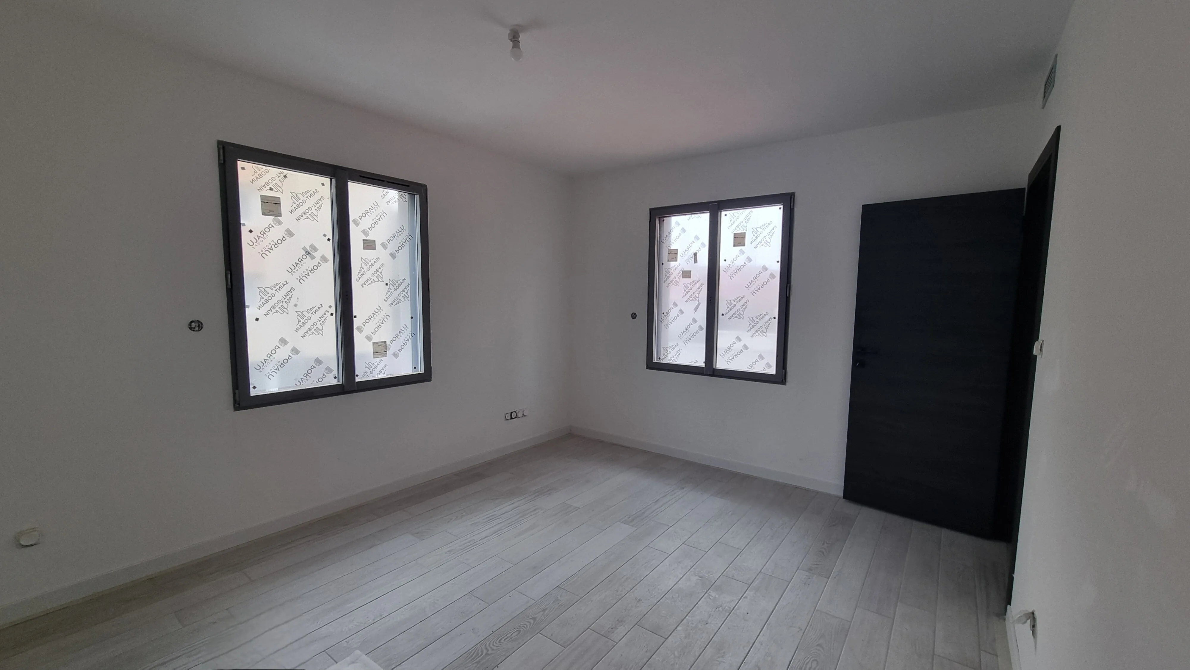 Spacieuse maison à Roanne avec 5 chambres et garage – À vendre 