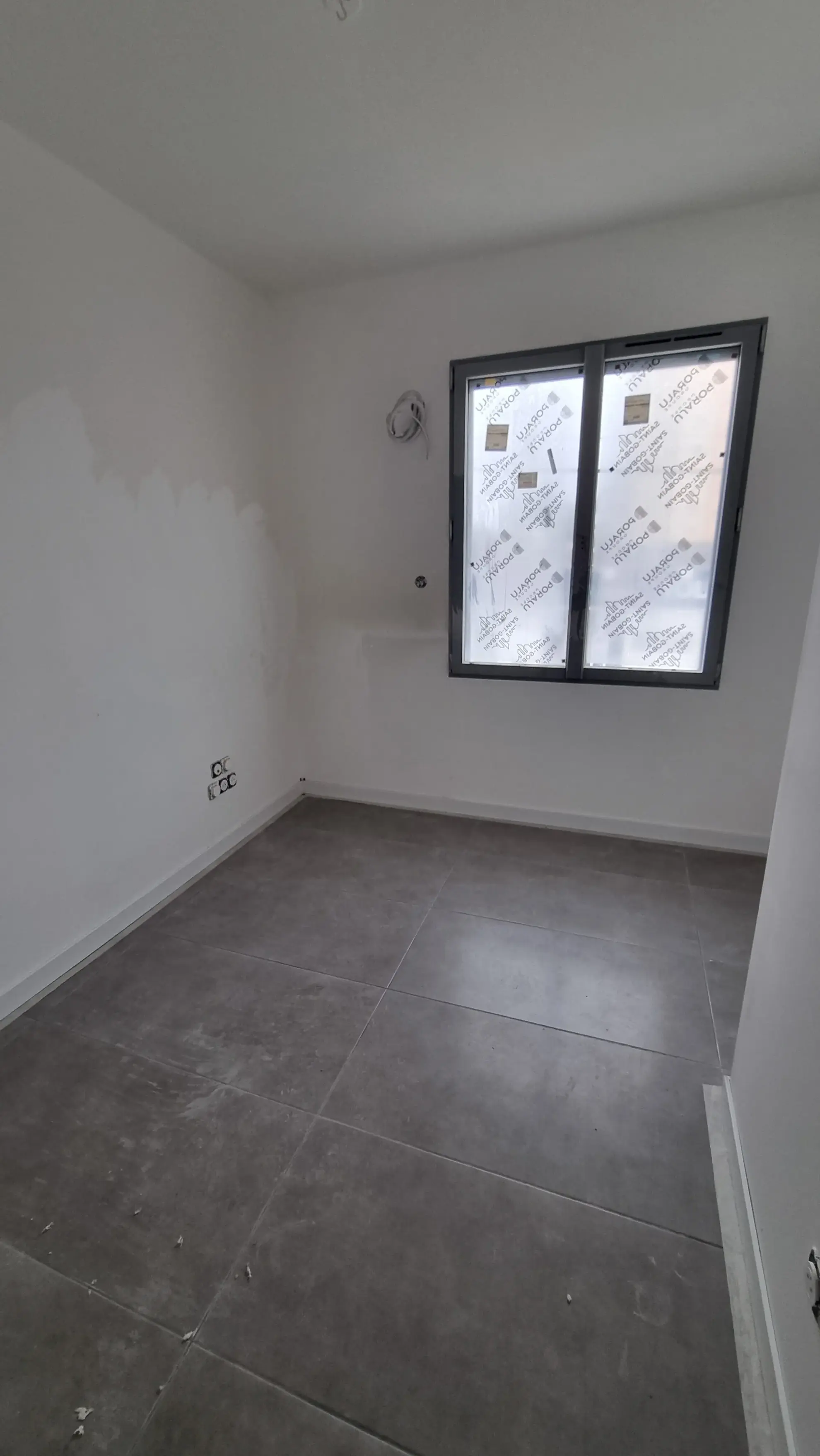 Grande maison à Roanne de 173 m² avec 5 chambres et garage, à vendre en bureaux 