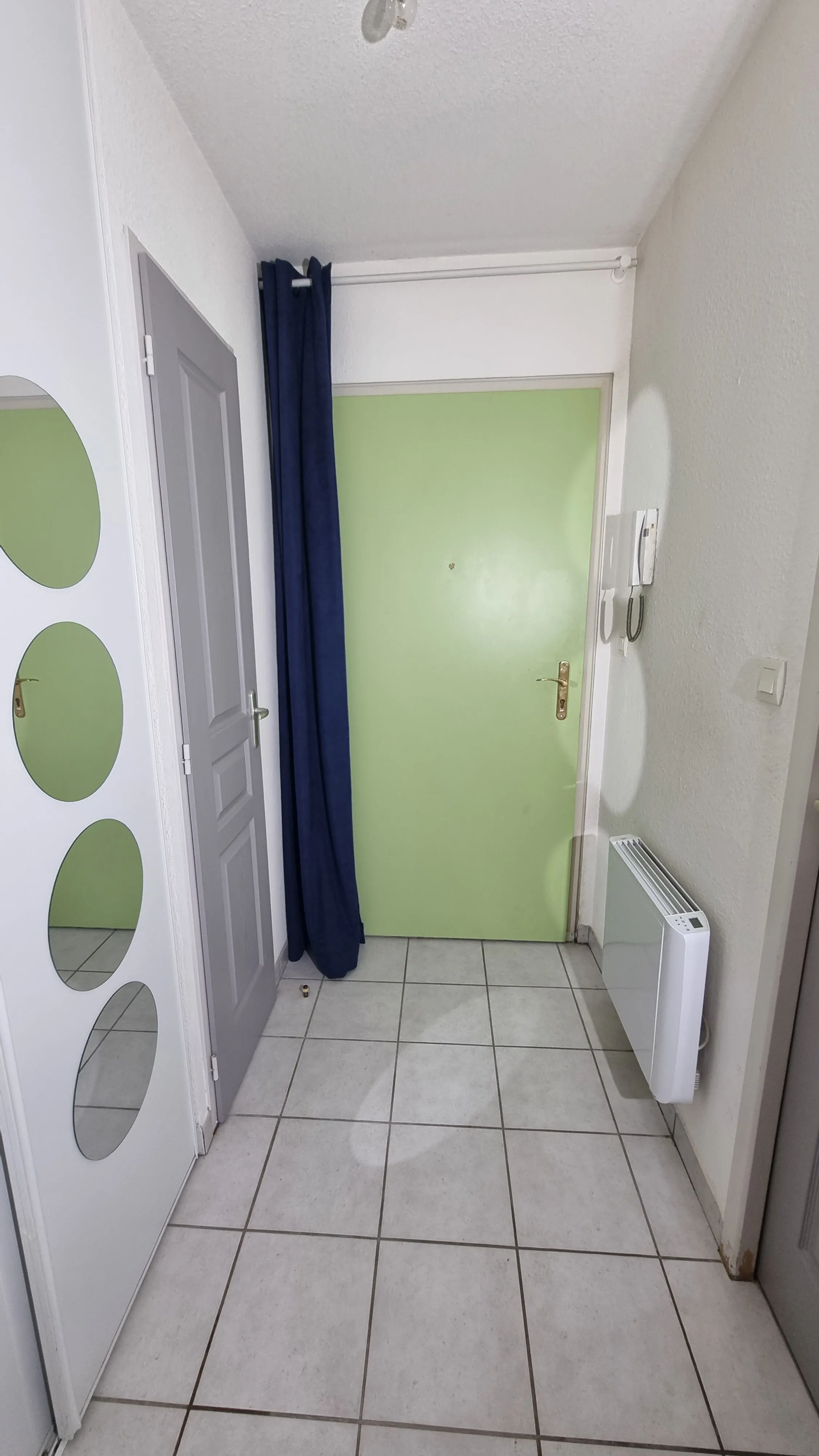 Appartement 2 pièces à Villerest – Résidence sécurisée avec parking 
