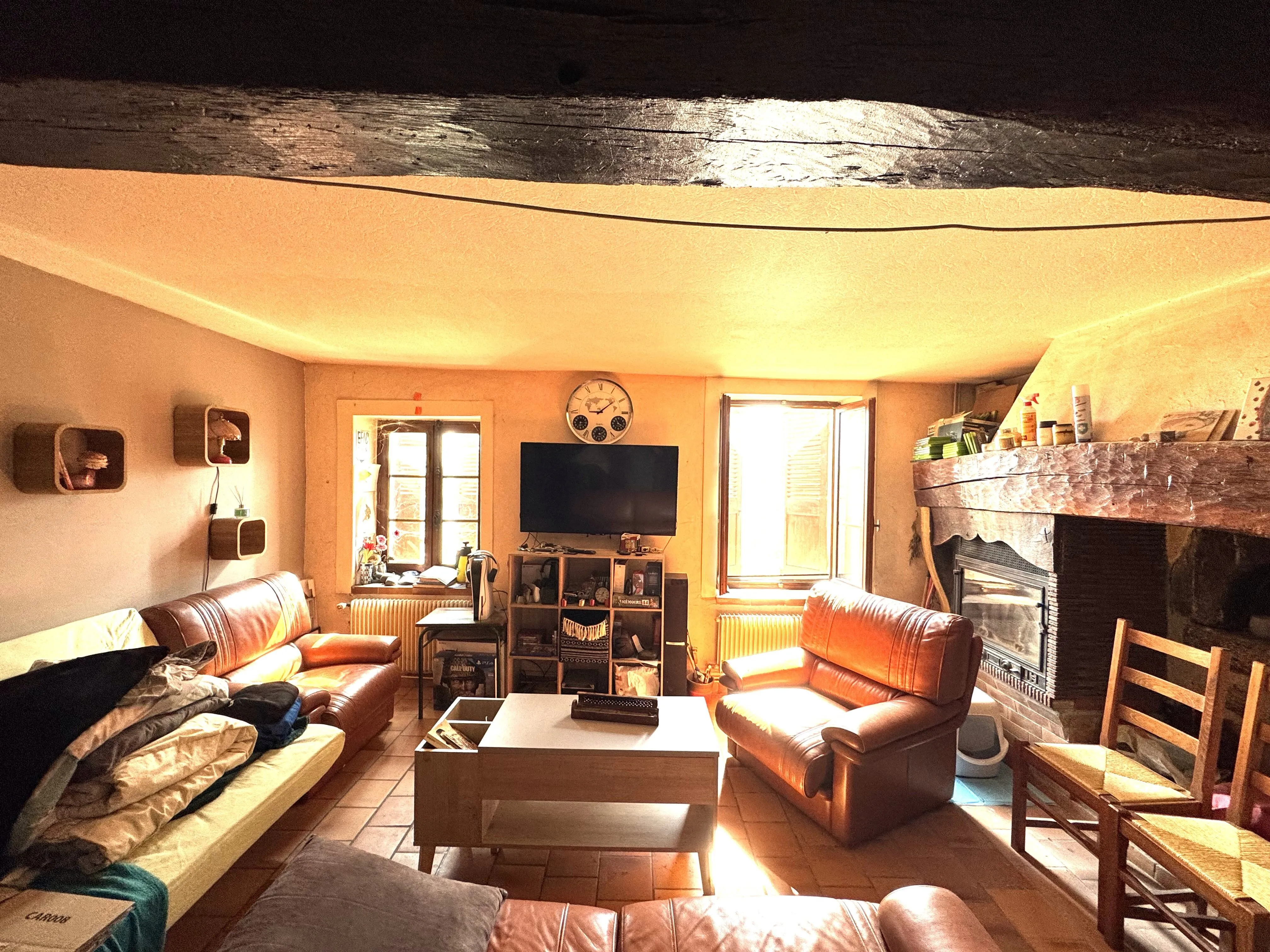 Maison à Saint-Germain-Lespinasse de 140 m² avec piscine et garage, à vendre 