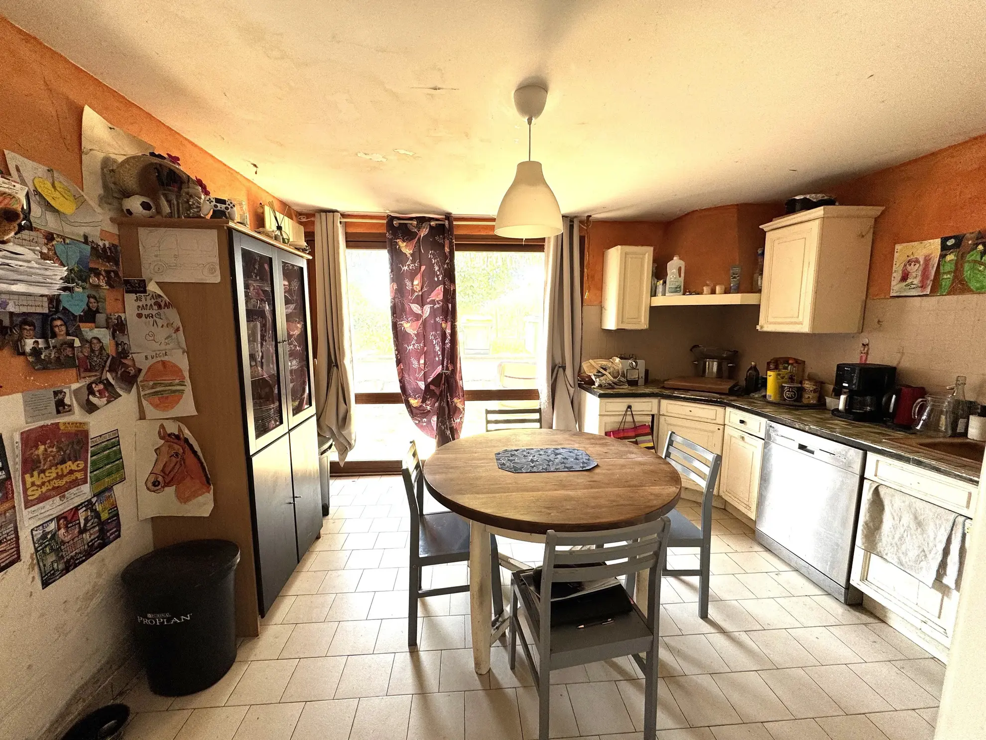 Maison à vendre à Saint-Germain-Lespinasse avec piscine et travaux à prévoir 