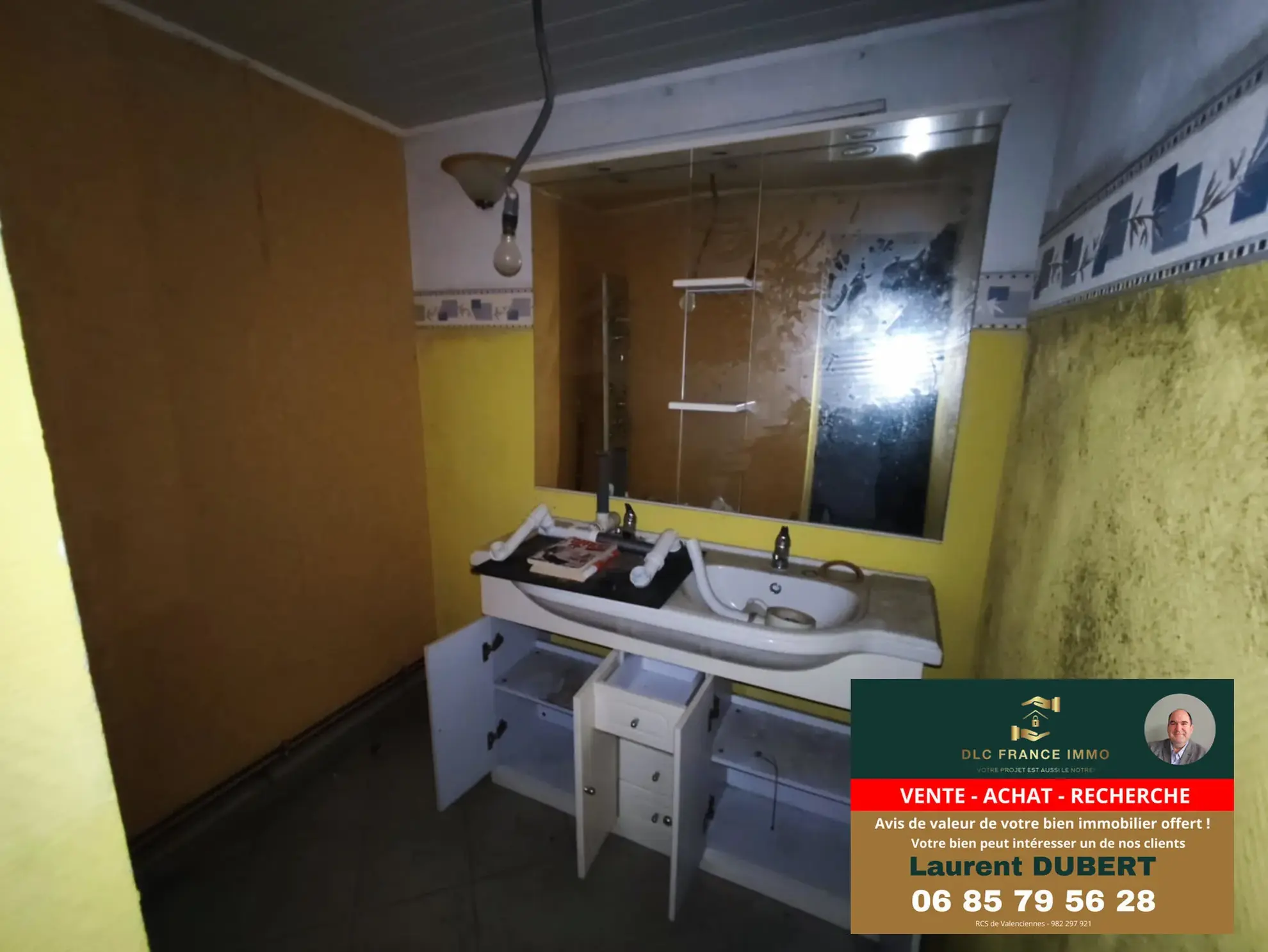 Maison semi-individuelle à vendre à Leval 152 m² avec fort potentiel 