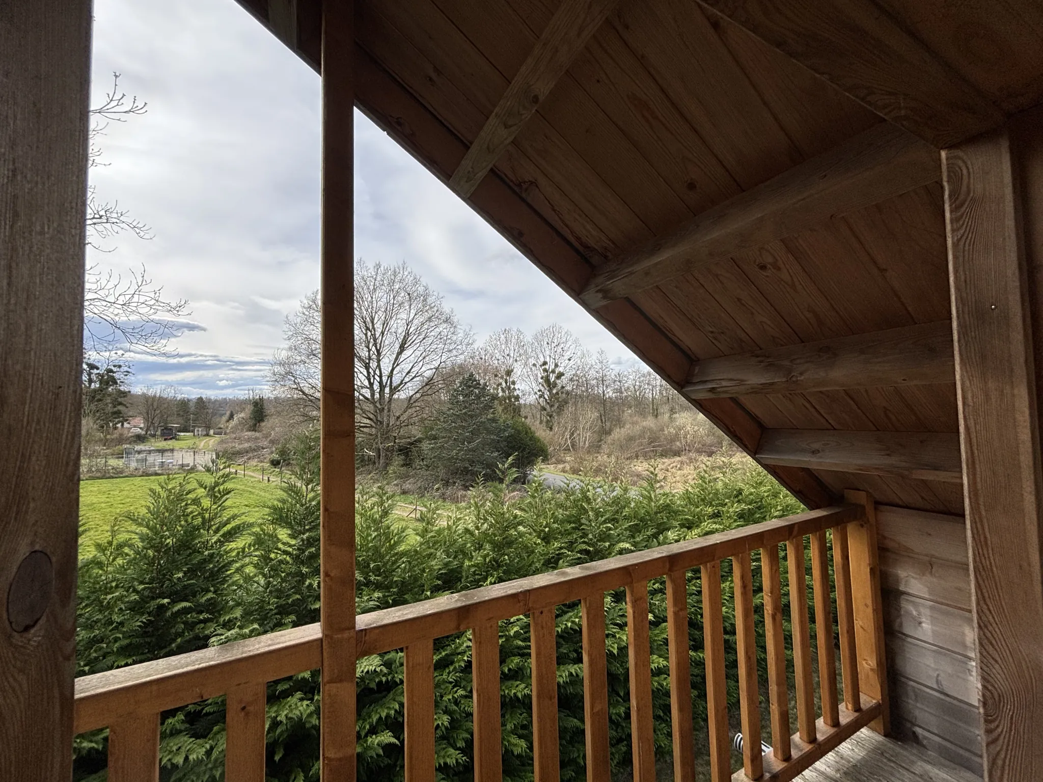 Charmant chalet à Saint-Ouen-sur-Morin avec 2 chambres et terrain de 700 m² 