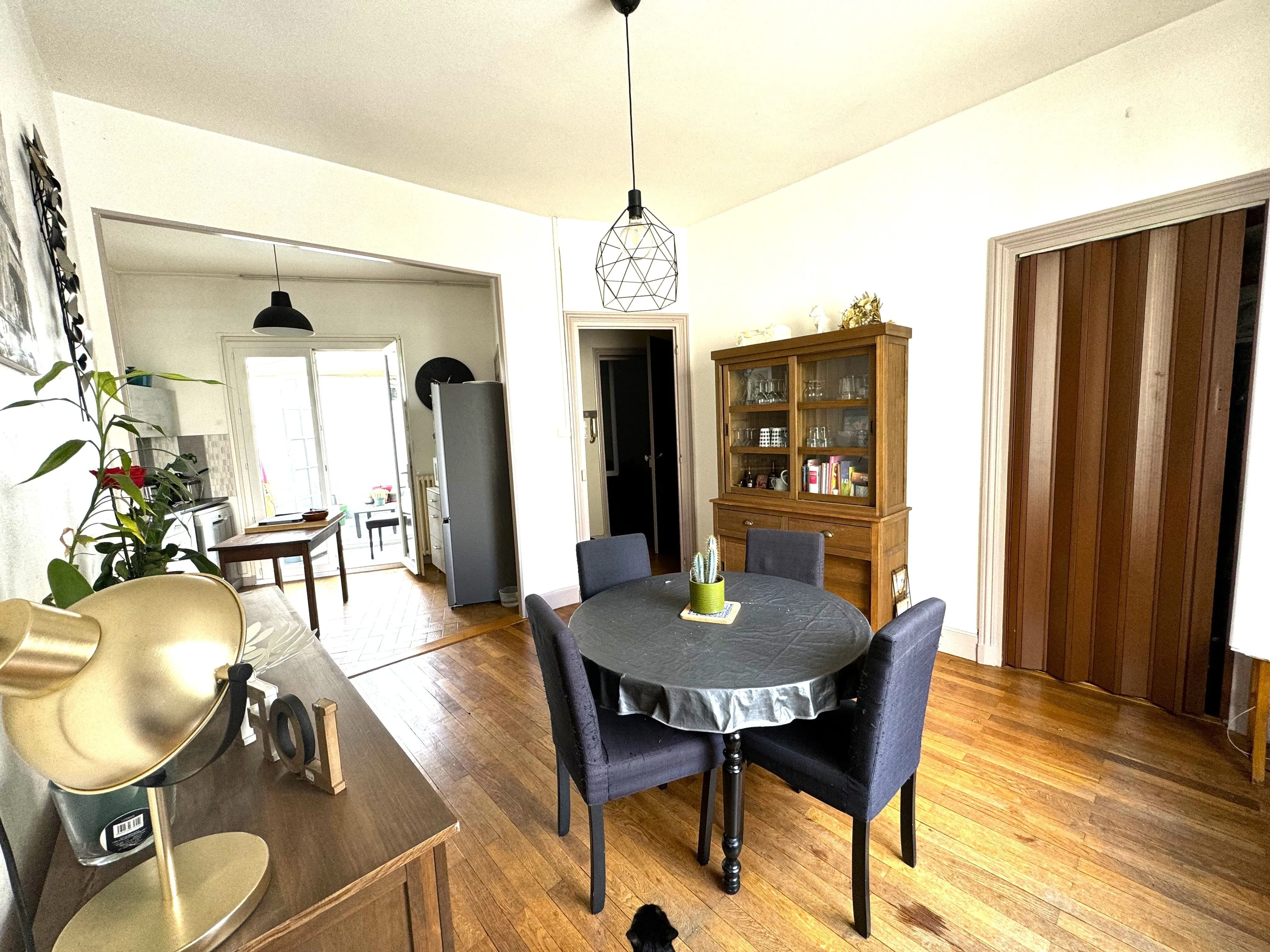 Maison de ville de 90 m² en plein centre de Roanne avec garage et terrasse 