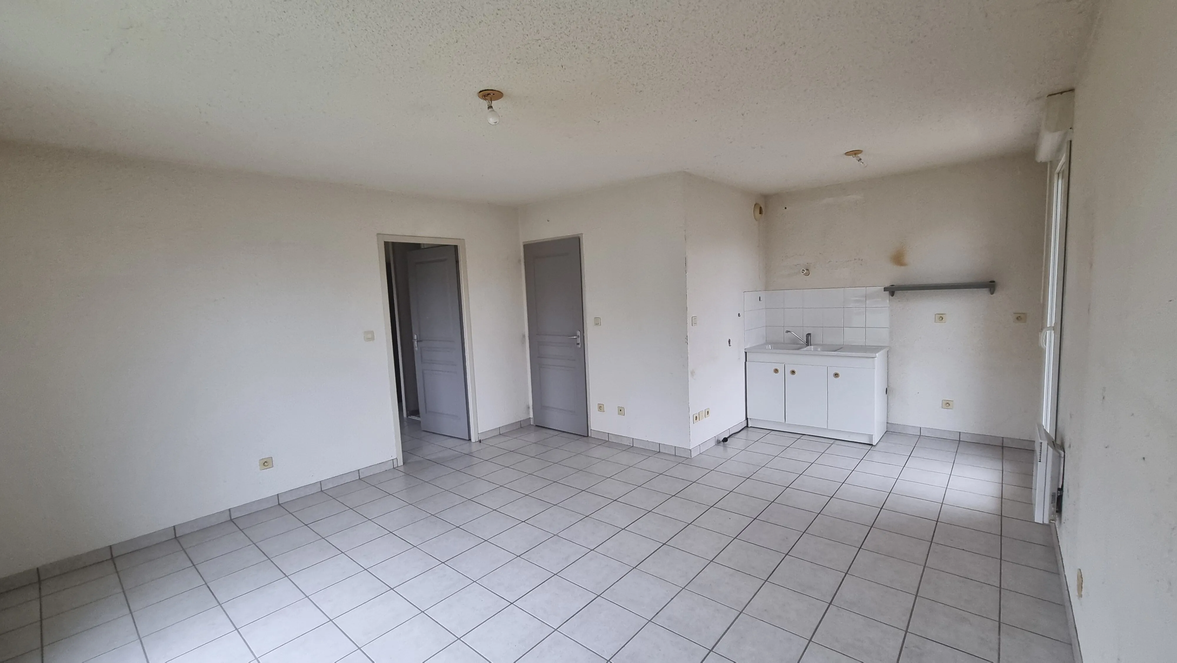 Appartement T2 à vendre à Villerest – 40 m², résidence standing, parking privé 