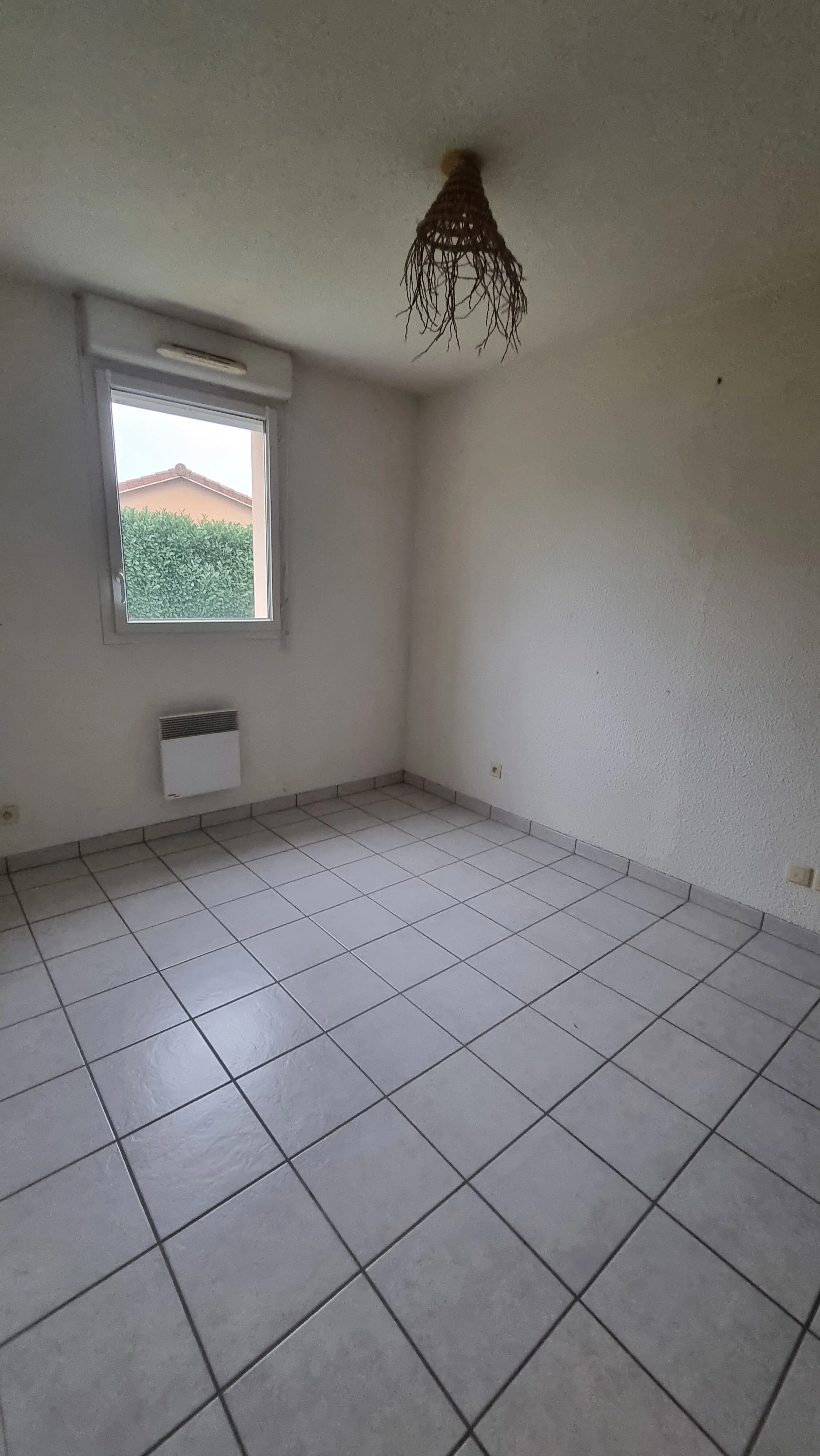 Appartement T2 à vendre à Villerest – 40 m², résidence standing, parking privé 