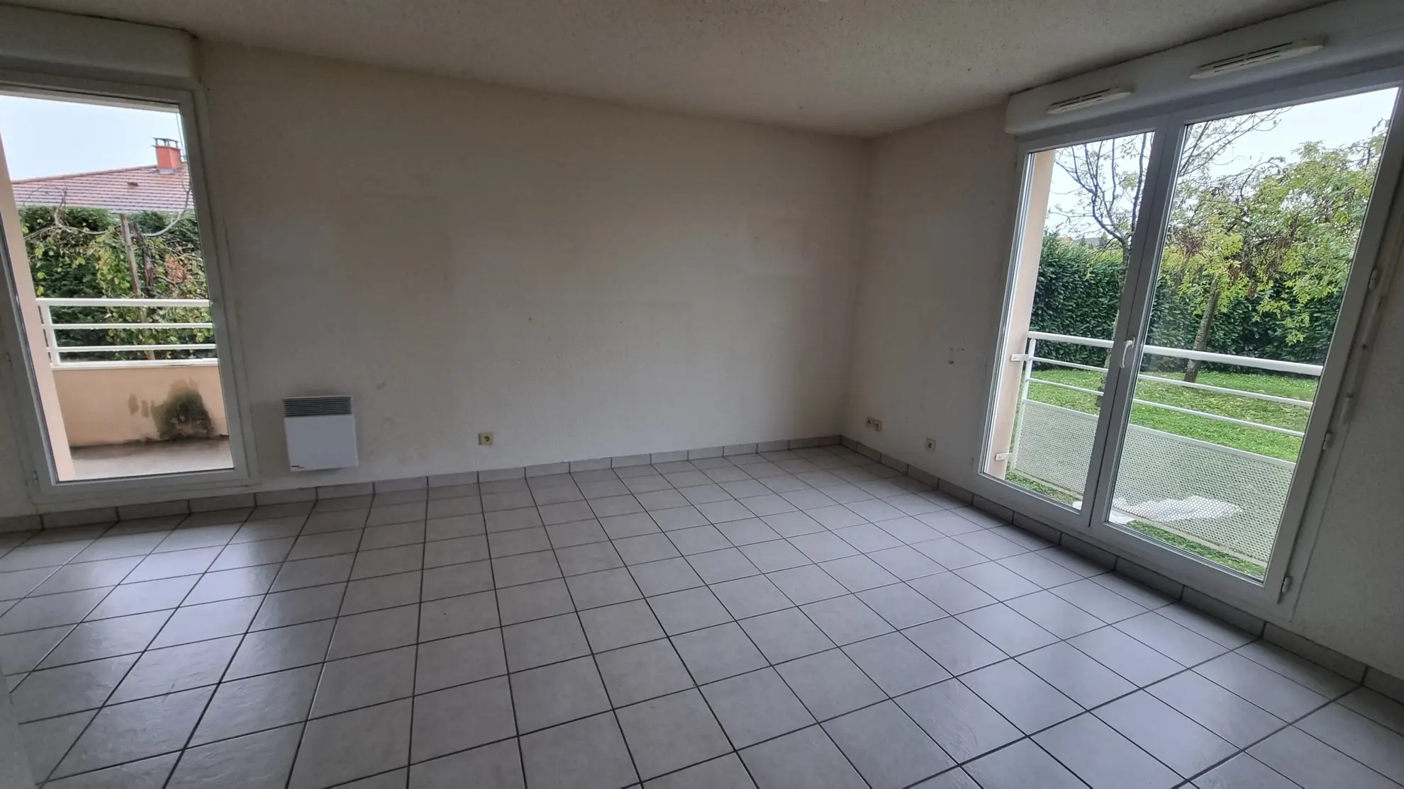 Appartement T2 à Villerest de 40 m² avec parking et terrasse 