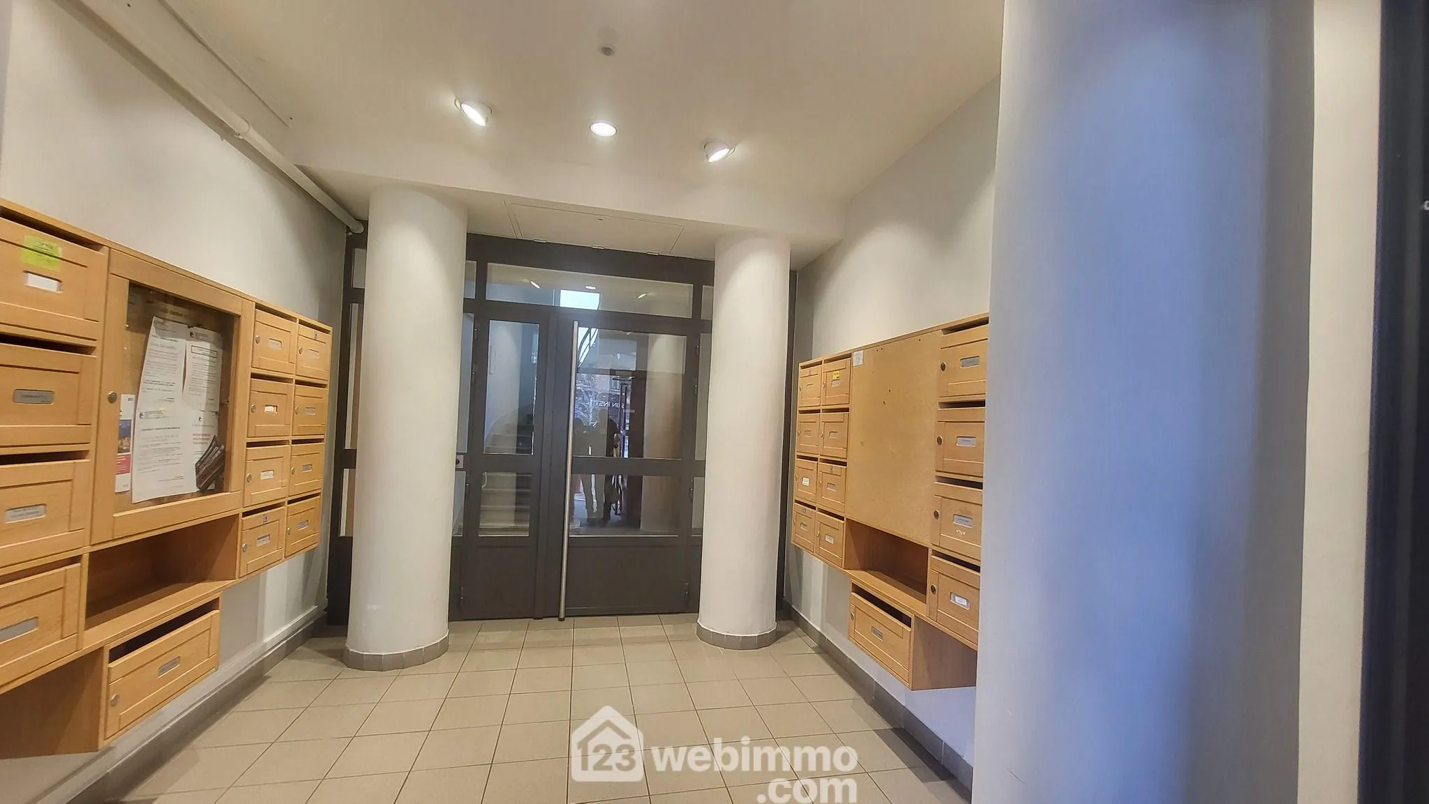 Appartement T3 rénové de 74 m² à Grenoble proche tramway et commerces 