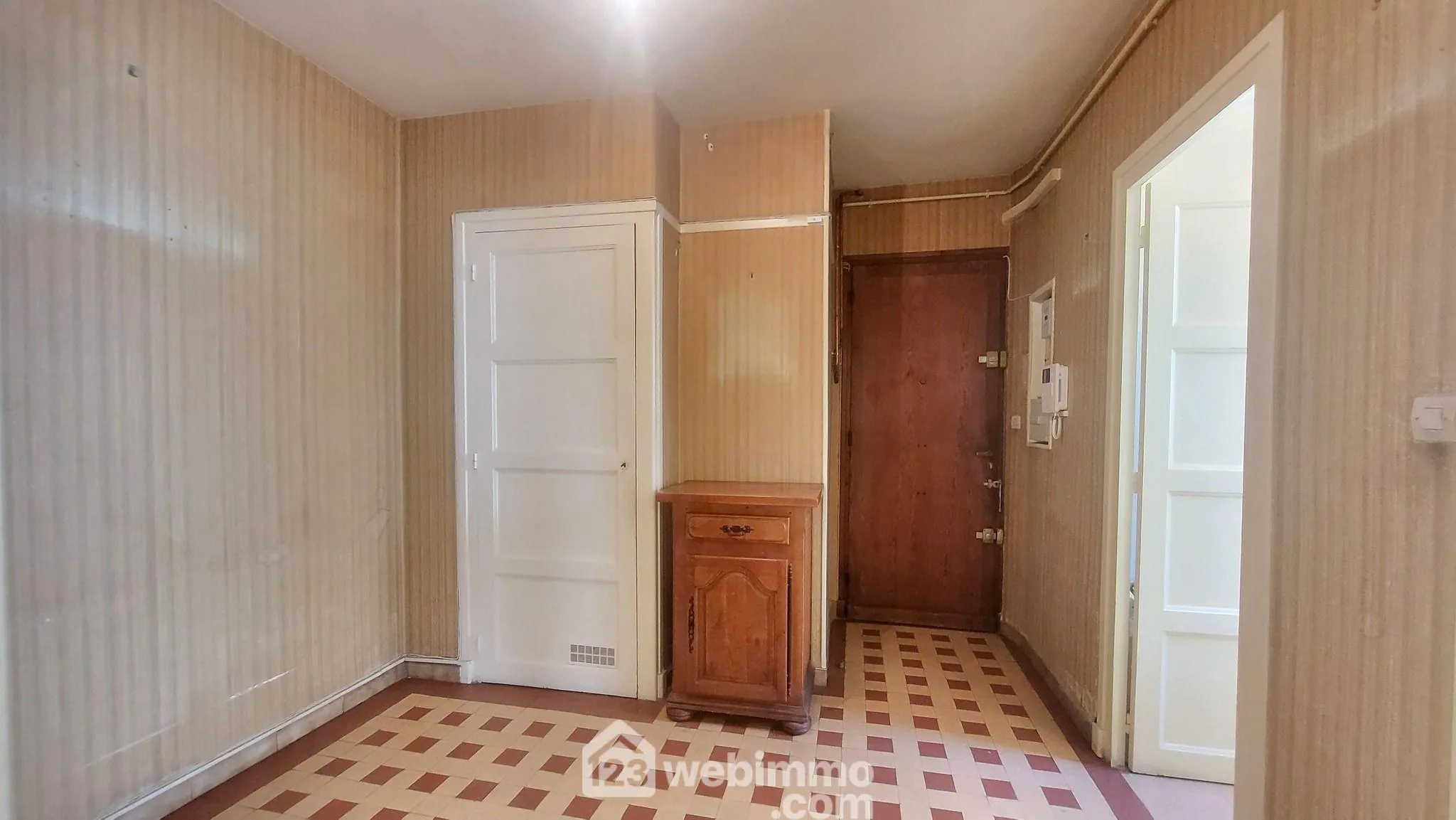 Appartement T3 rénové de 74 m² à Grenoble proche tramway et commerces 