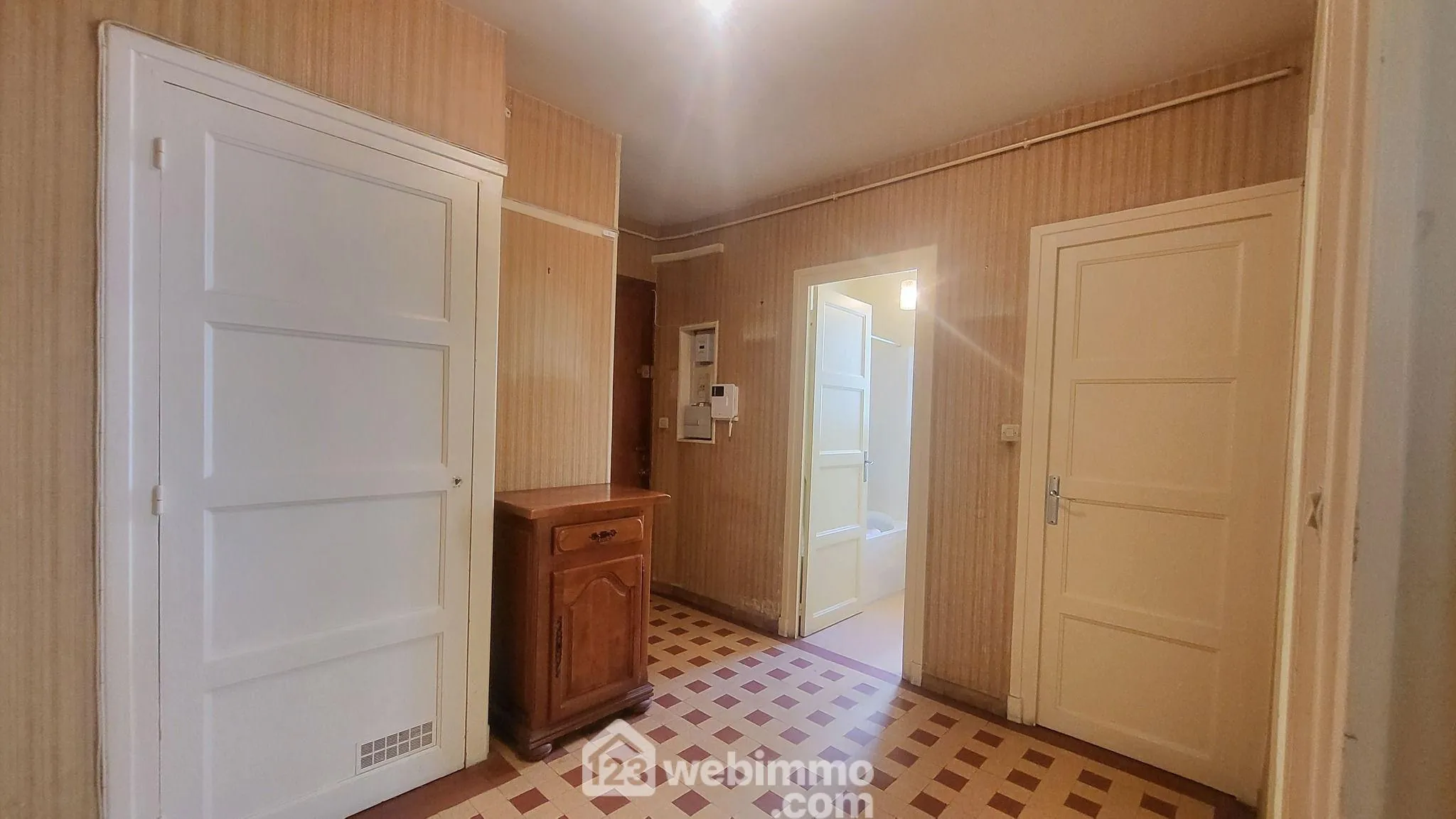 Appartement T3 rénové de 74 m² à Grenoble proche tramway et commerces 