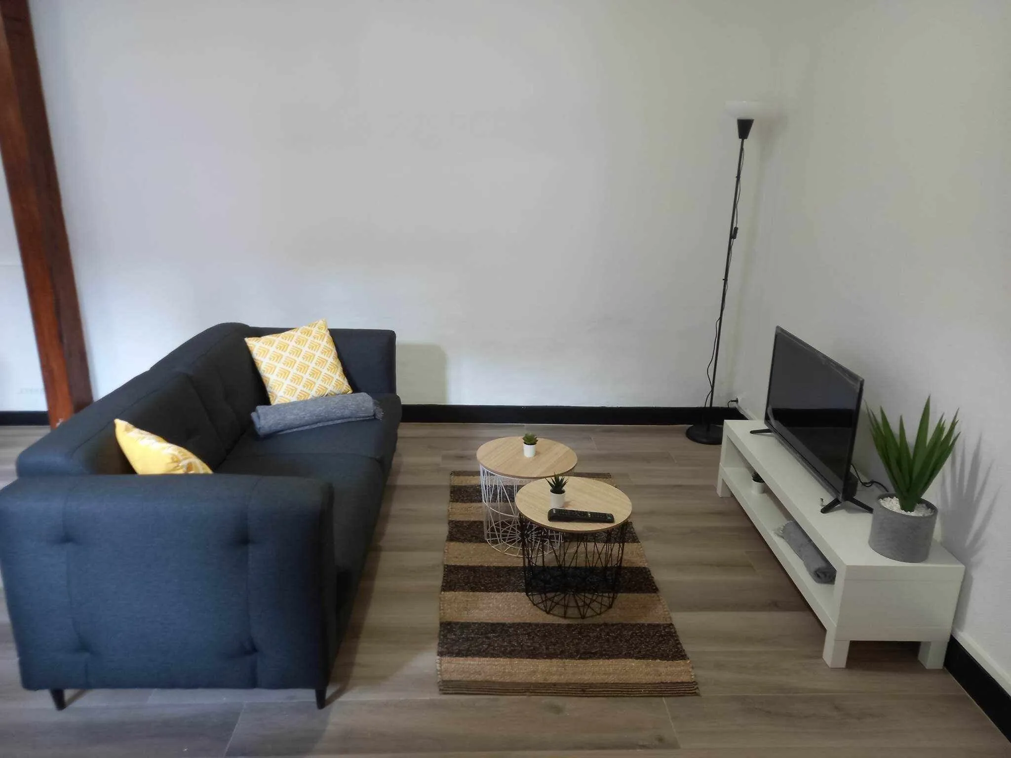 Maison à vendre à Roanne - 2 chambres, terrasse et cave, à rénover