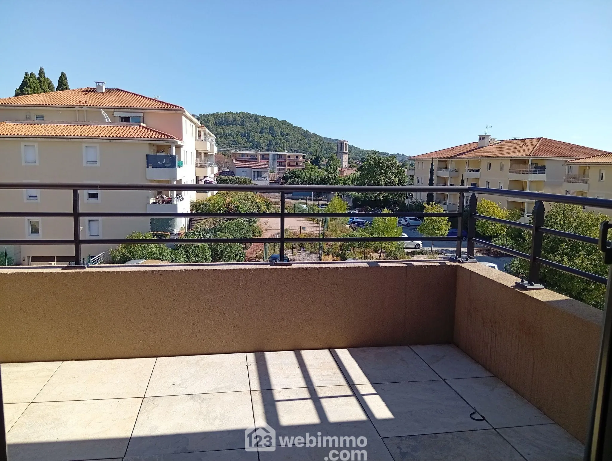 Appartement 3 pièces à vendre à Le Luc en Provence avec terrasse et parking