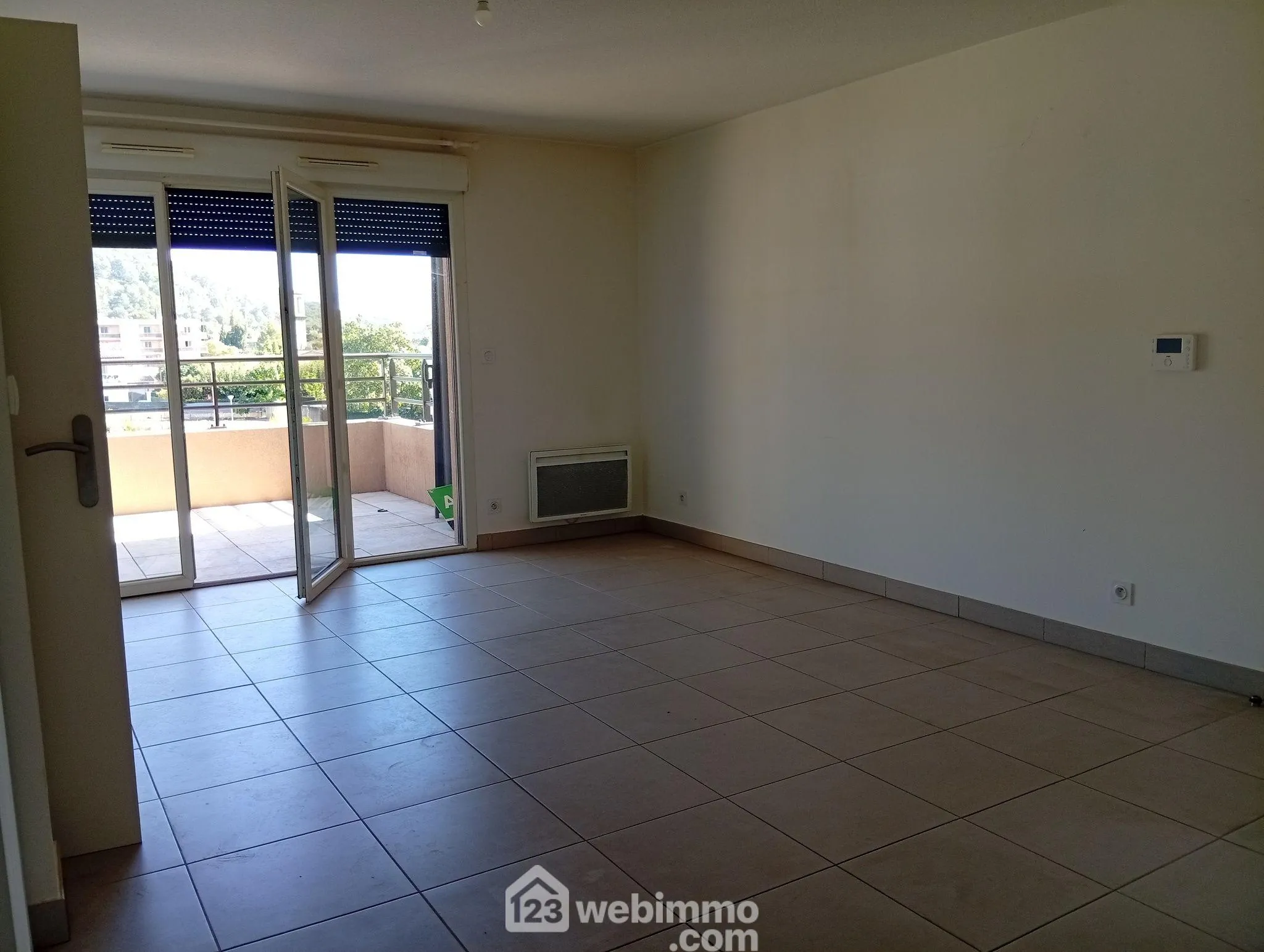 Appartement 3 pièces à vendre à Le Luc en Provence avec terrasse et parking 