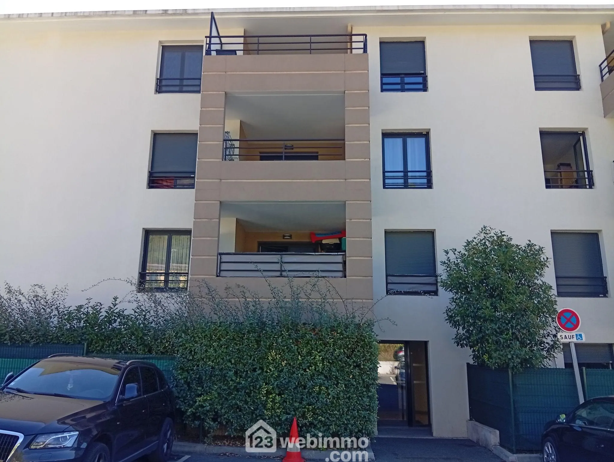 Appartement 3 pièces à vendre à Le Luc en Provence avec terrasse et parking 