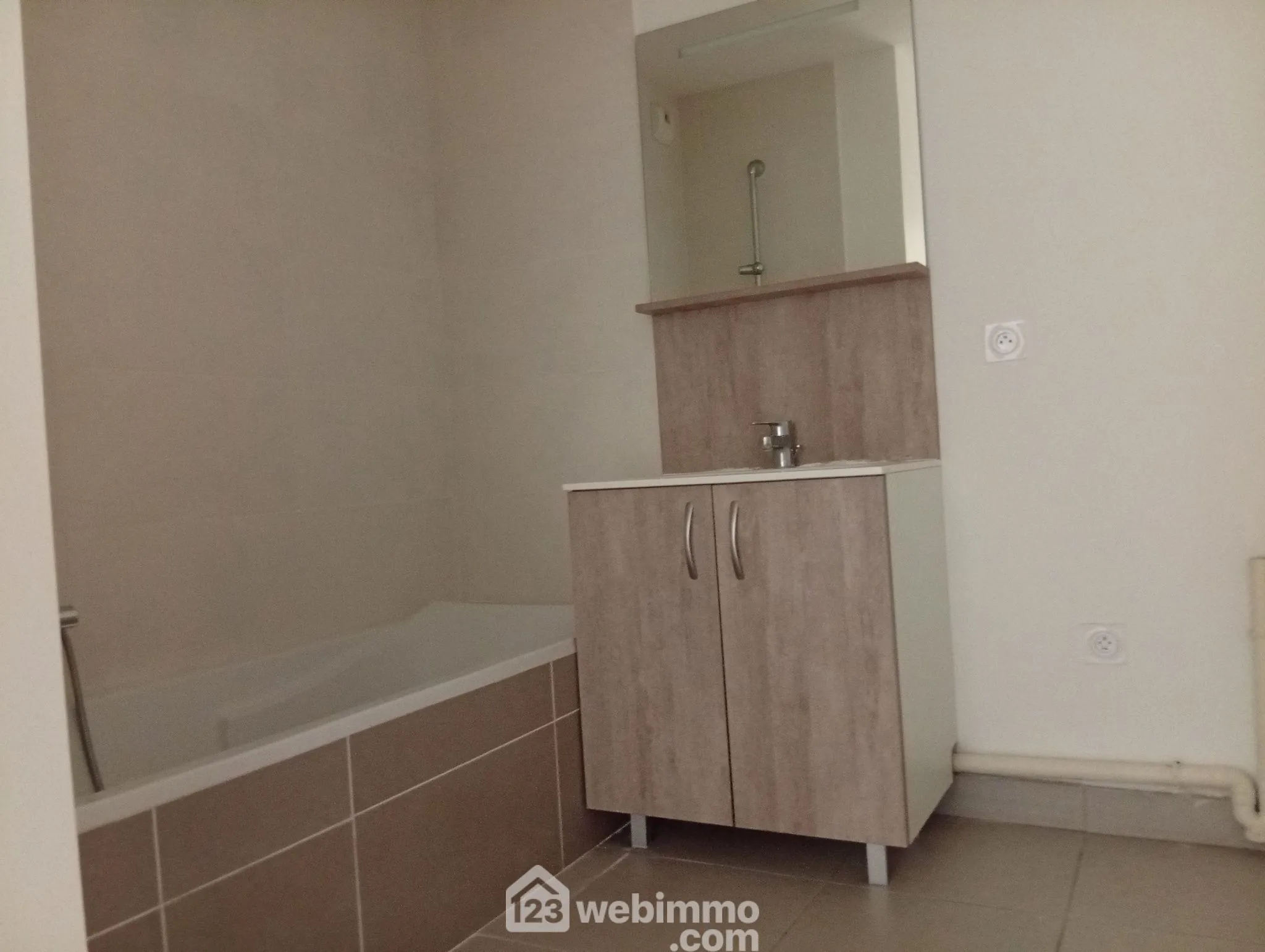 Appartement 3 pièces à vendre à Le Luc en Provence avec terrasse et parking 