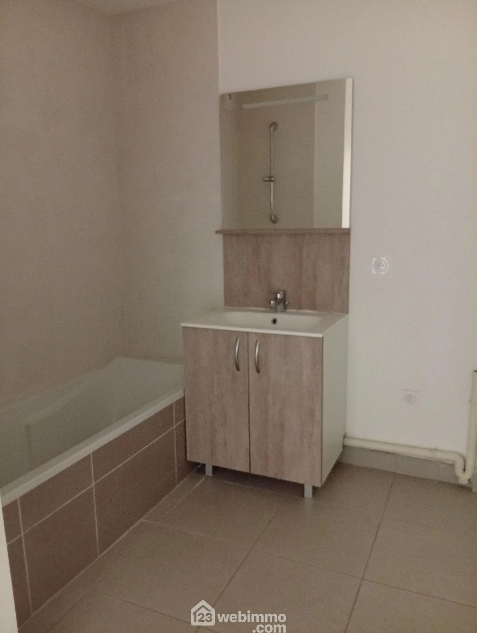 Appartement 3 pièces à vendre à Le Luc en Provence avec terrasse et parking 