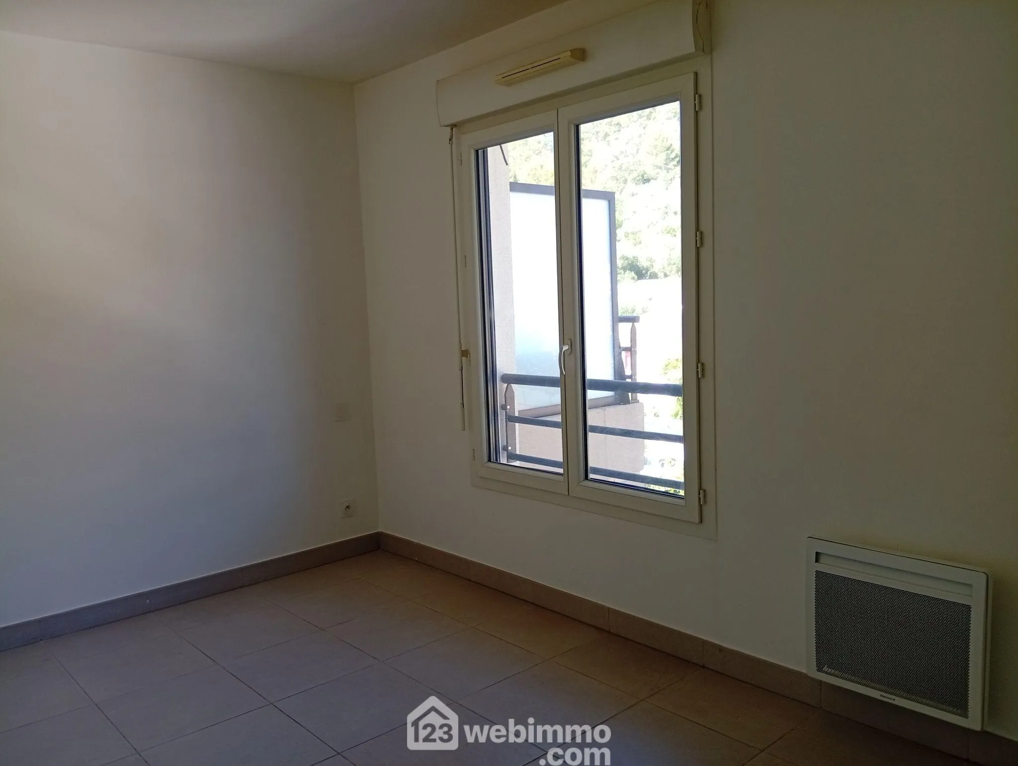 Appartement 3 pièces à vendre à Le Luc en Provence avec terrasse et parking 