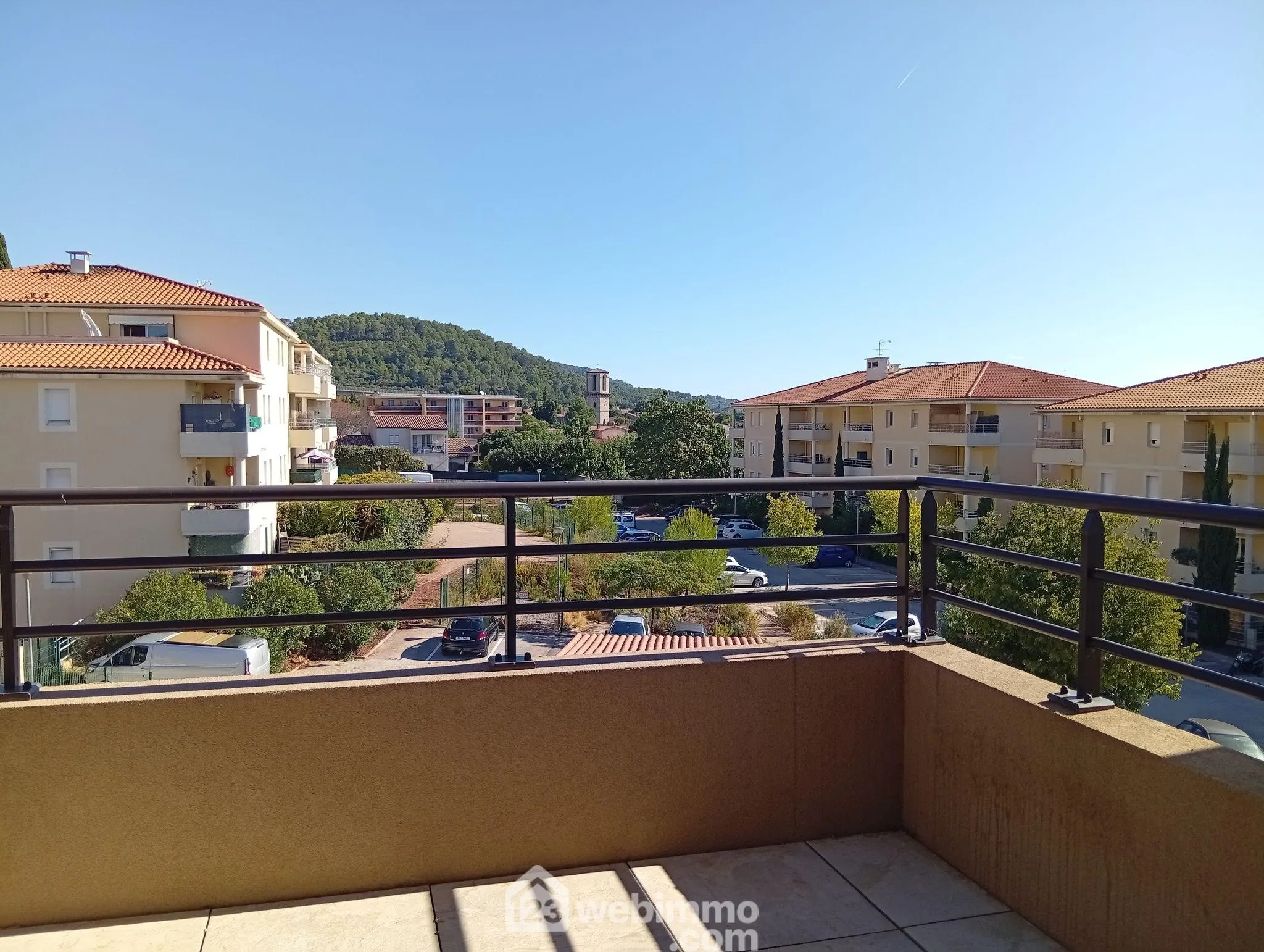 Appartement 3 pièces à vendre à Le Luc en Provence avec terrasse et parking 