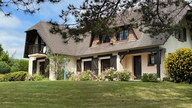 Propriété de charme de 165 m² avec jardin arboré à Saint-Martin-de-l'If