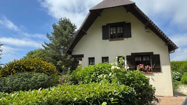 Propriété de charme de 165 m² avec jardin arboré à Saint-Martin-de-l'If 