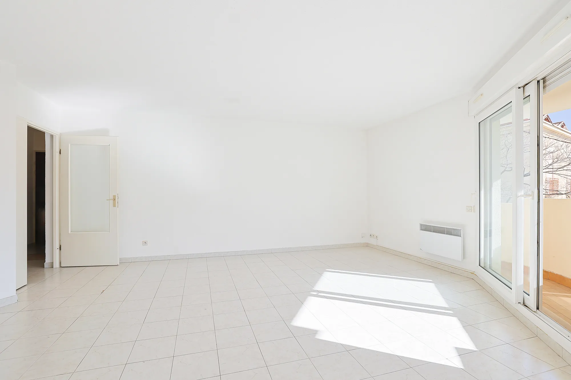 Appartement T3 de 73 m² avec balcon et parking à Hyères en vente 