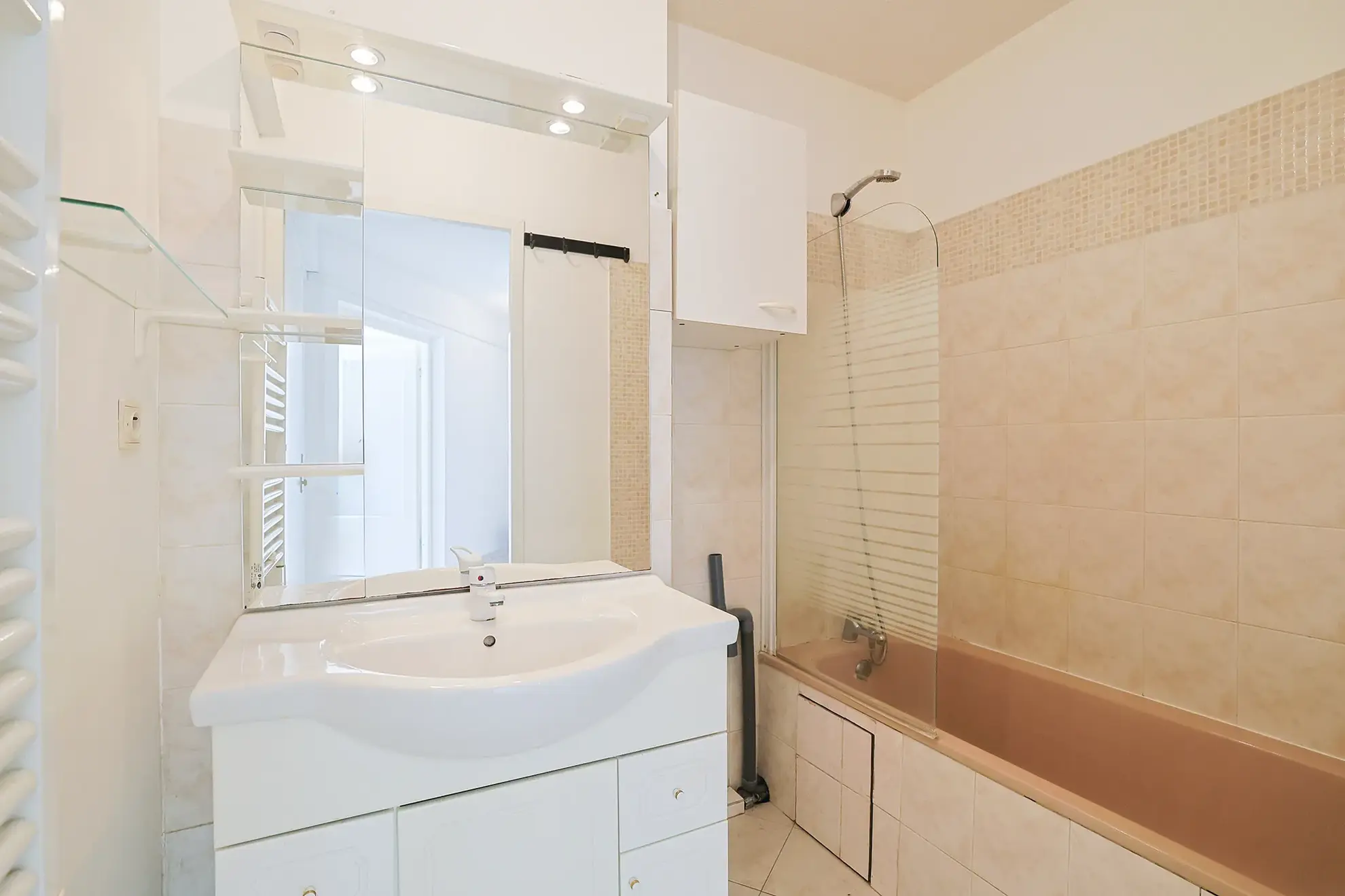 Appartement T3 de 73 m² avec balcon et parking à Hyères en vente 