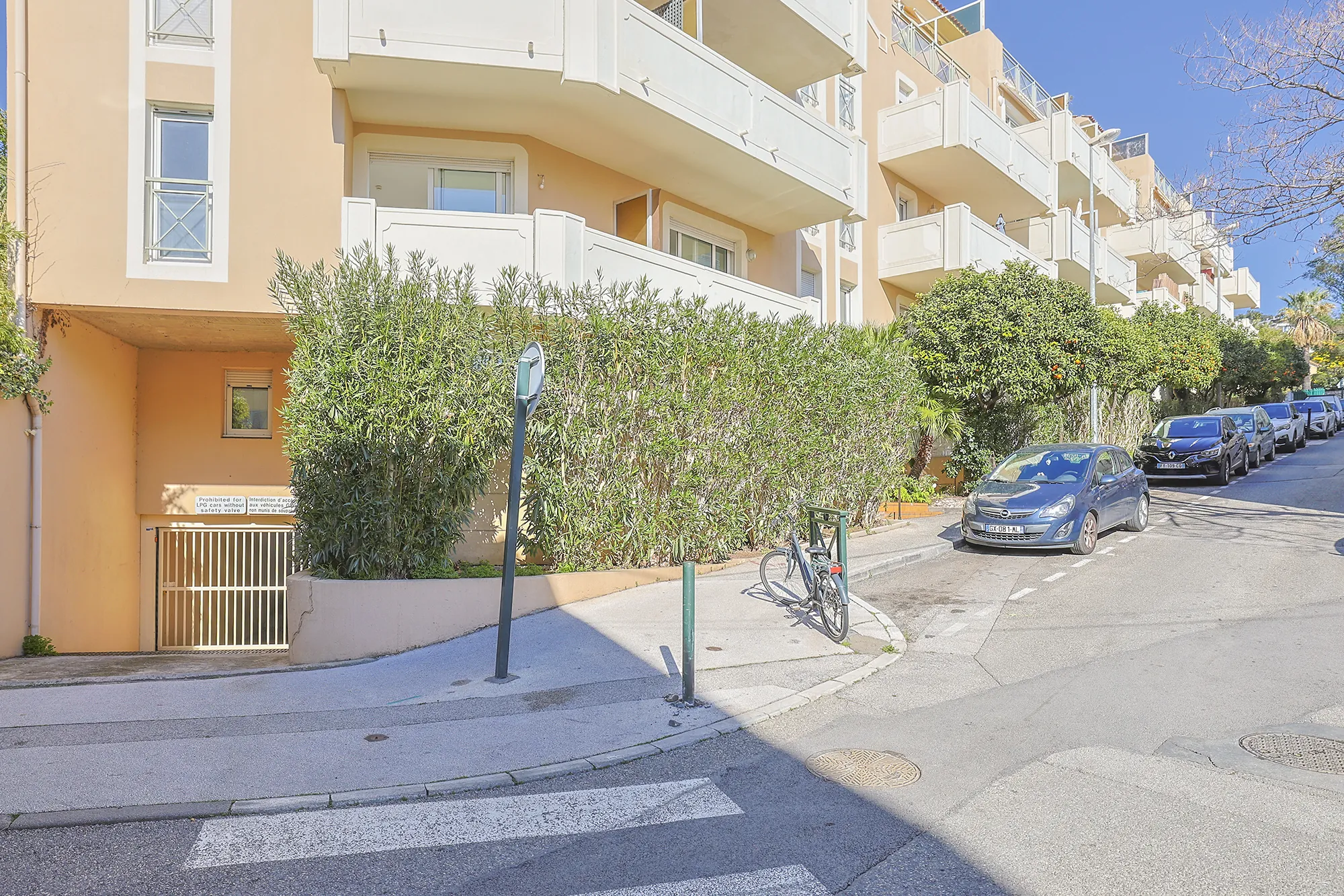 Appartement T3 de 73 m² avec balcon et parking à Hyères en vente 