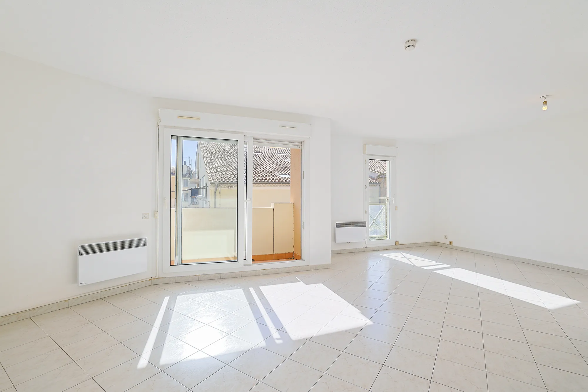 Appartement T3 de 73 m² avec balcon et parking à Hyères en vente 