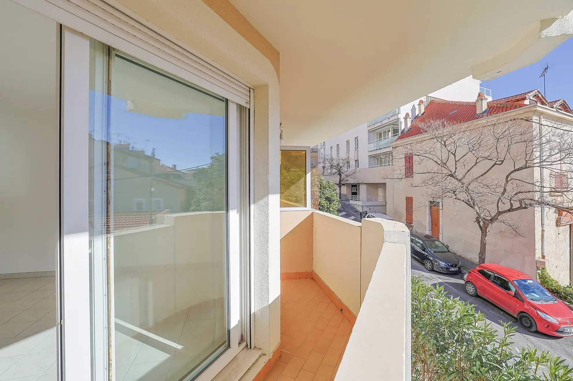 Appartement T3 de 73 m² avec balcon et parking à Hyères en vente 
